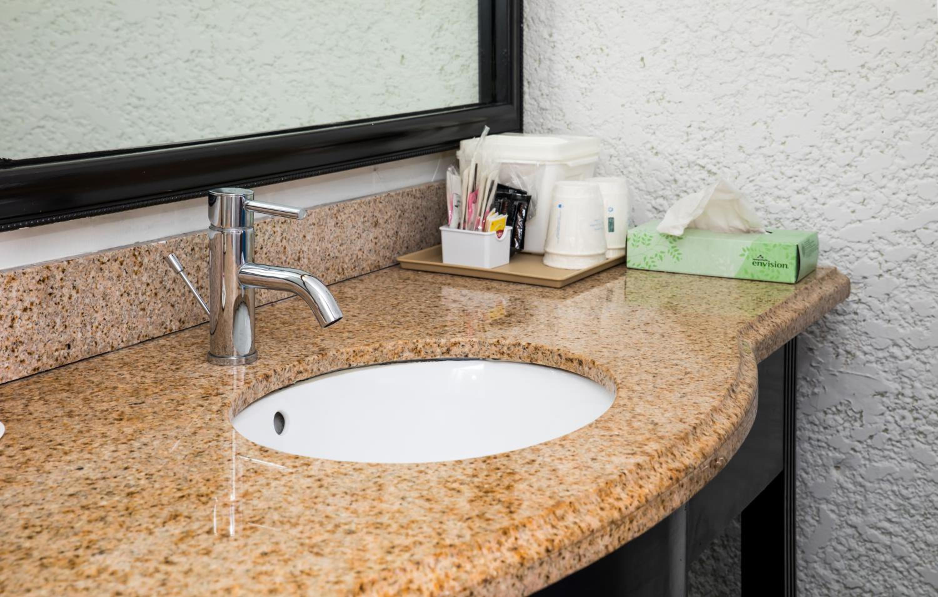 Deluxe King Room - Non-Smoking