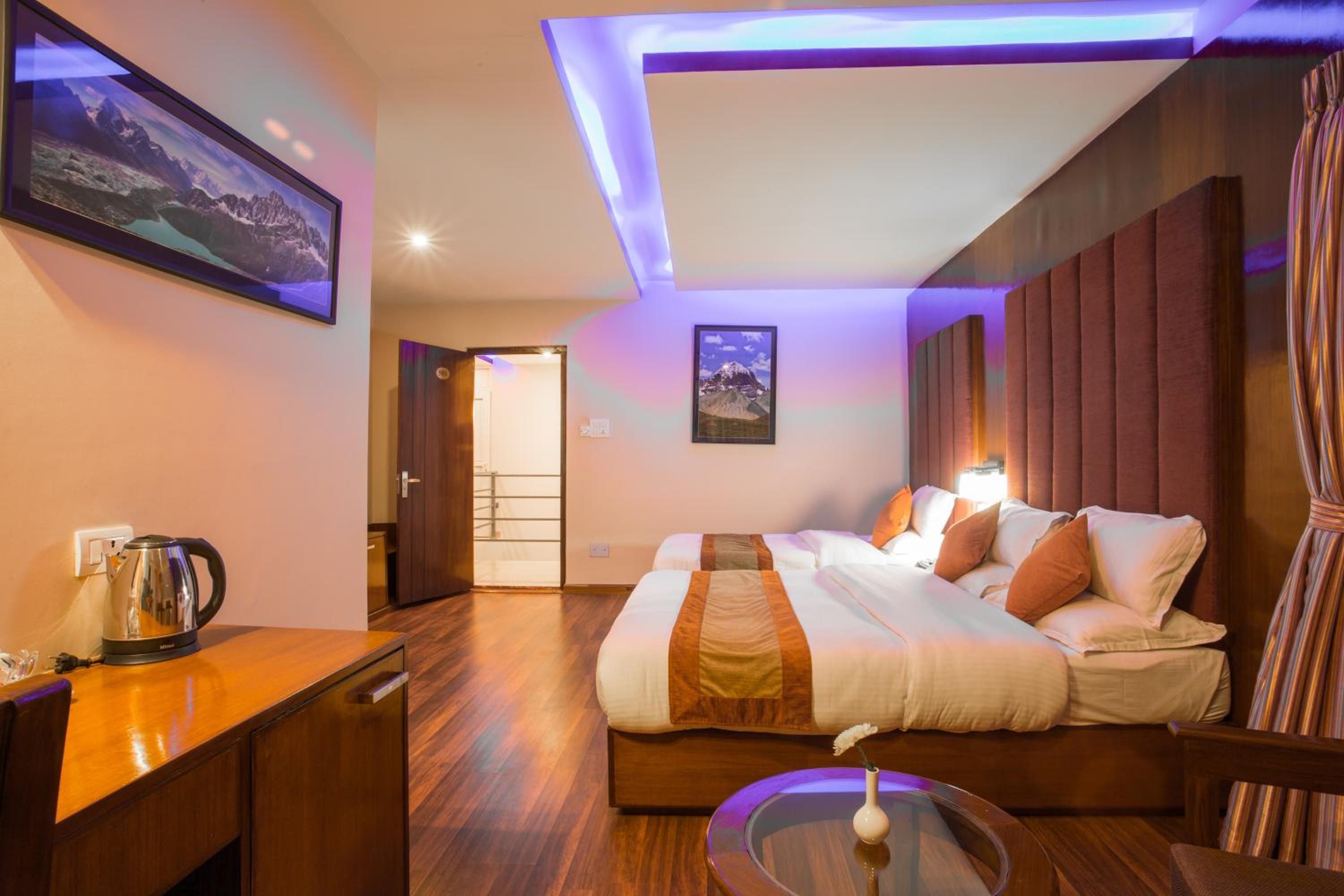 Deluxe Family Room With Free Airport Pickup