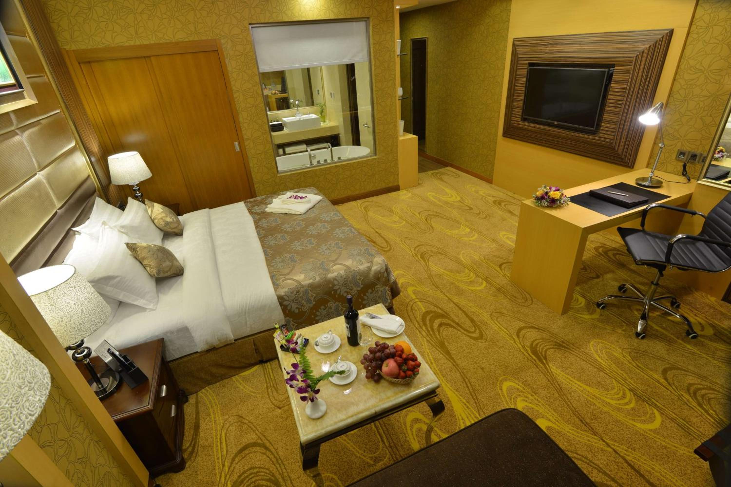 Junior King Suite - Non-Smoking