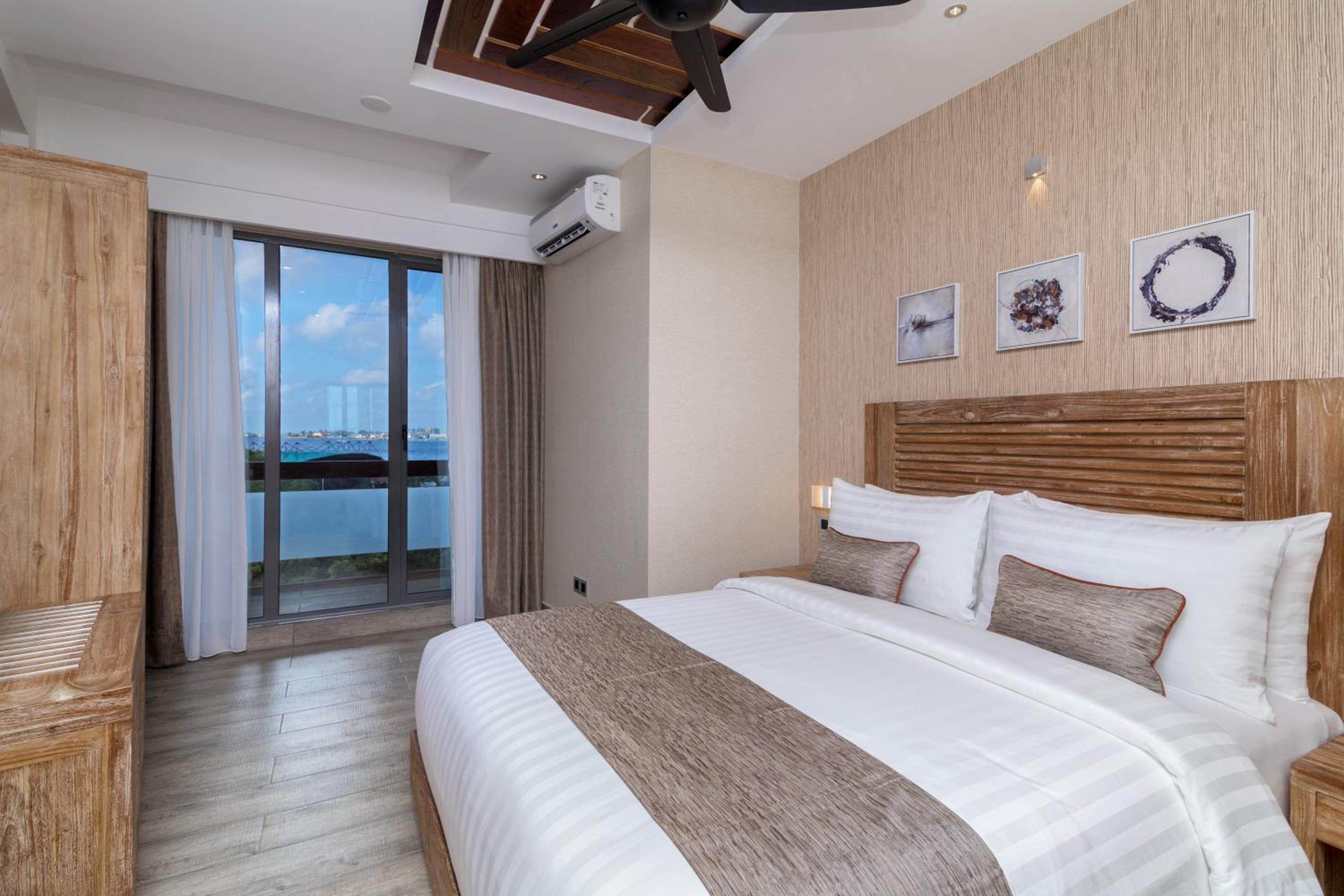Super Deluxe Double with Ocean View and Balcony (Free Return Airport Transfer)
