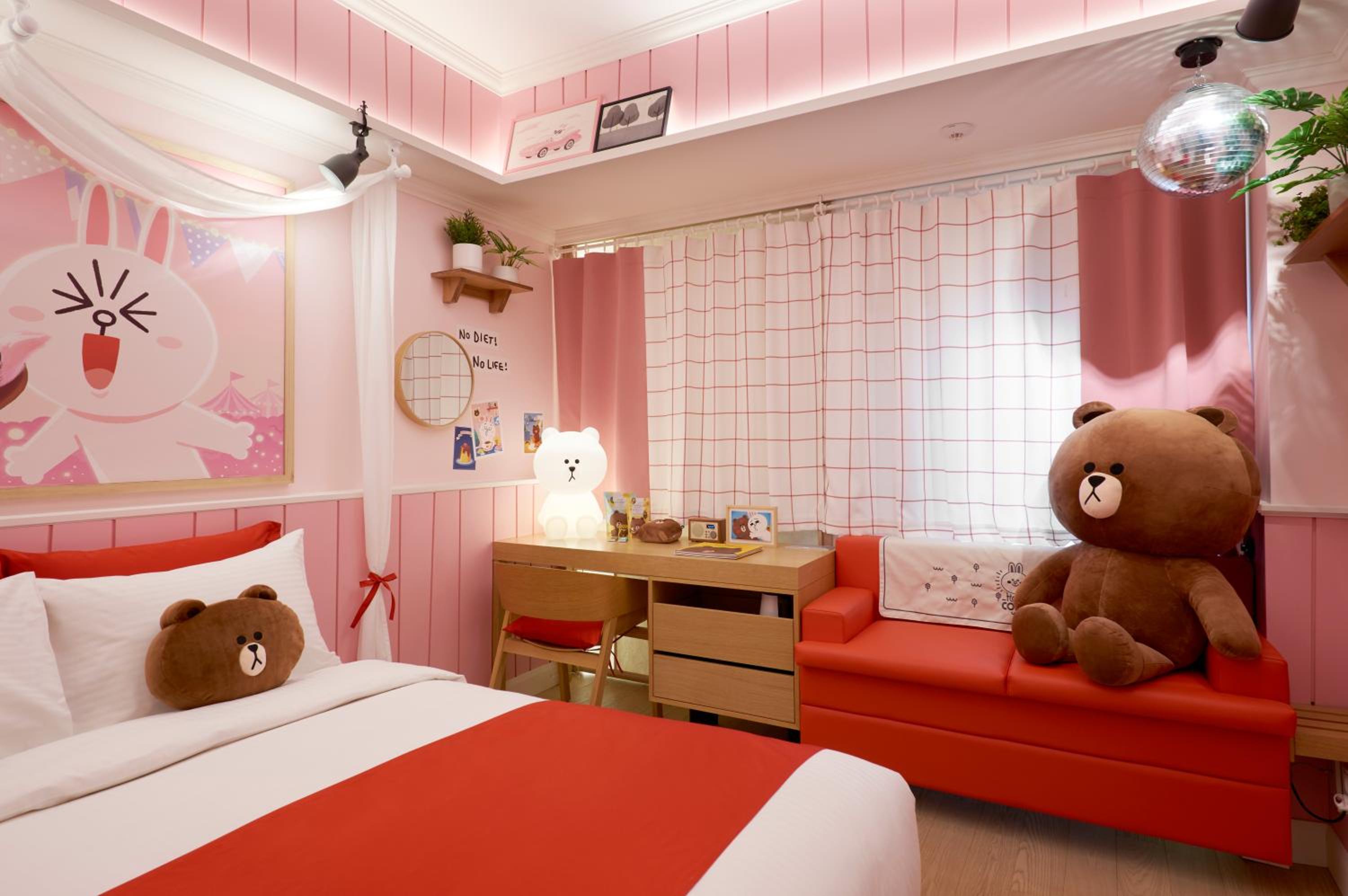 Line Friends Double Room (Brown/Cony not guaranteed)