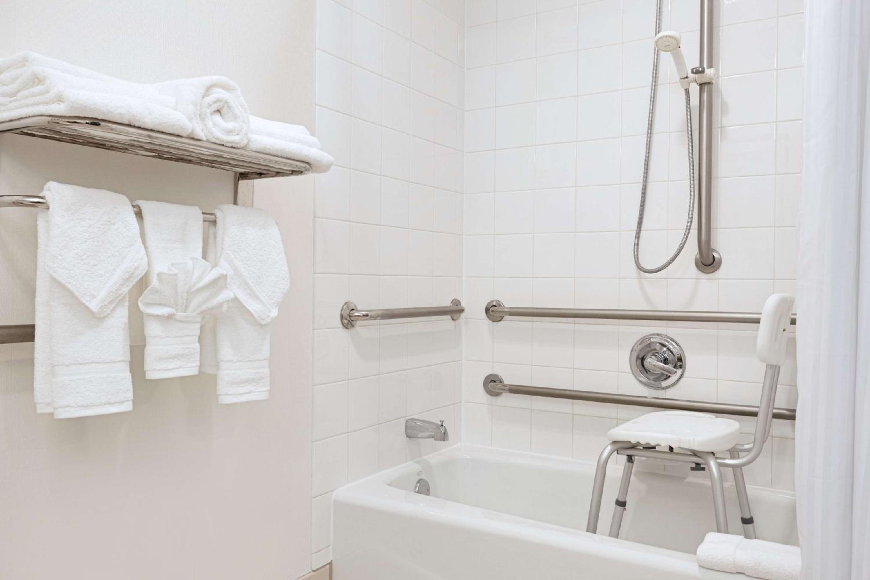 King Room with Accessible Tub - Mobility Access