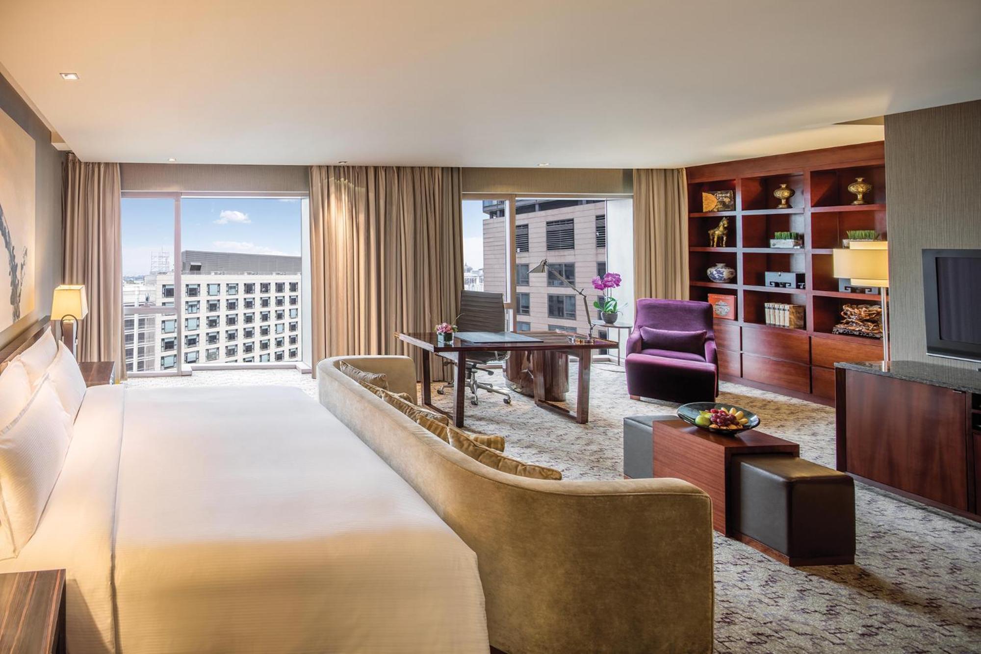 1 King Bed Club Regent High Floor