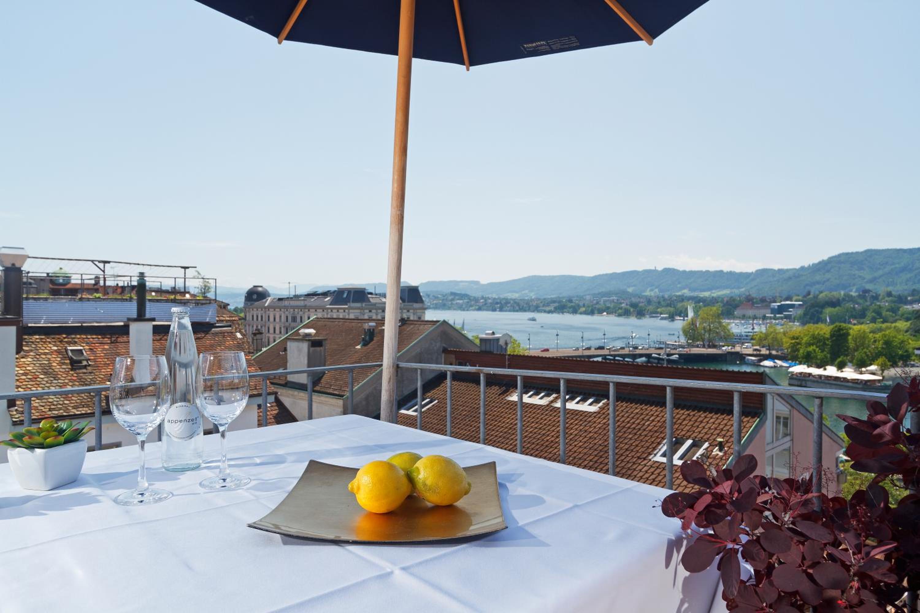 Junior Suite with Terrace and Lake View