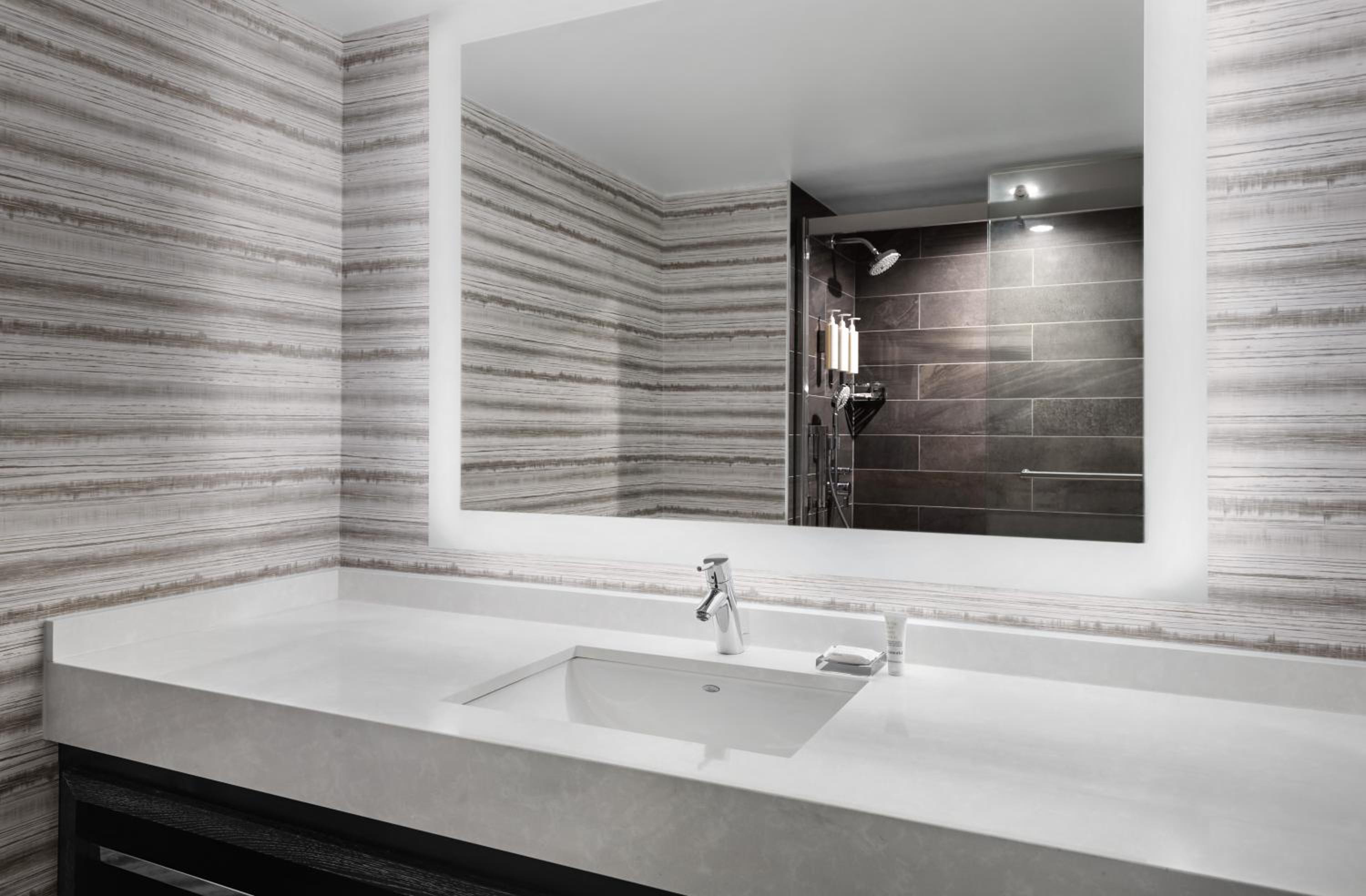 Deluxe King or Double Room