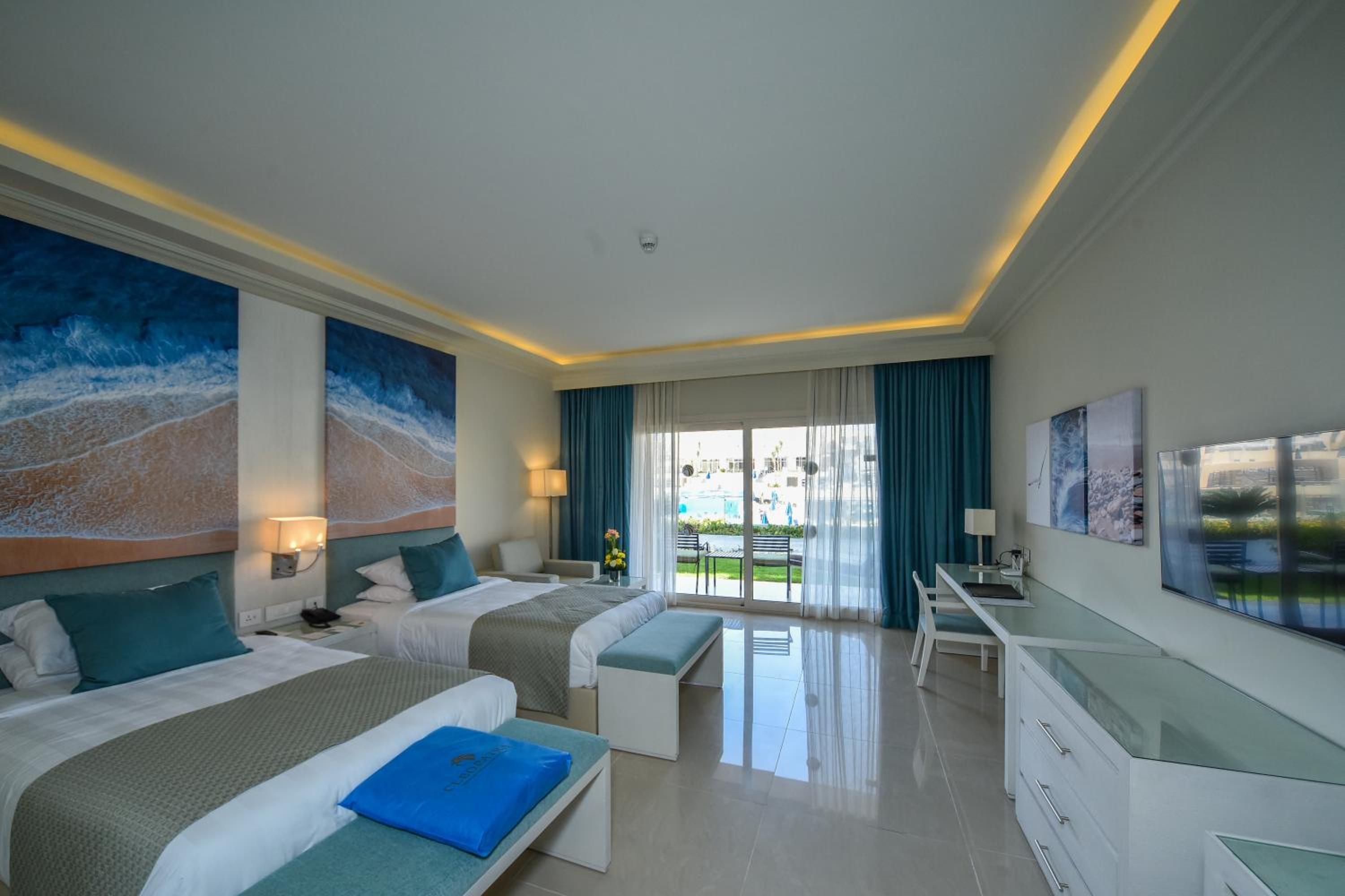 Swim Up Room