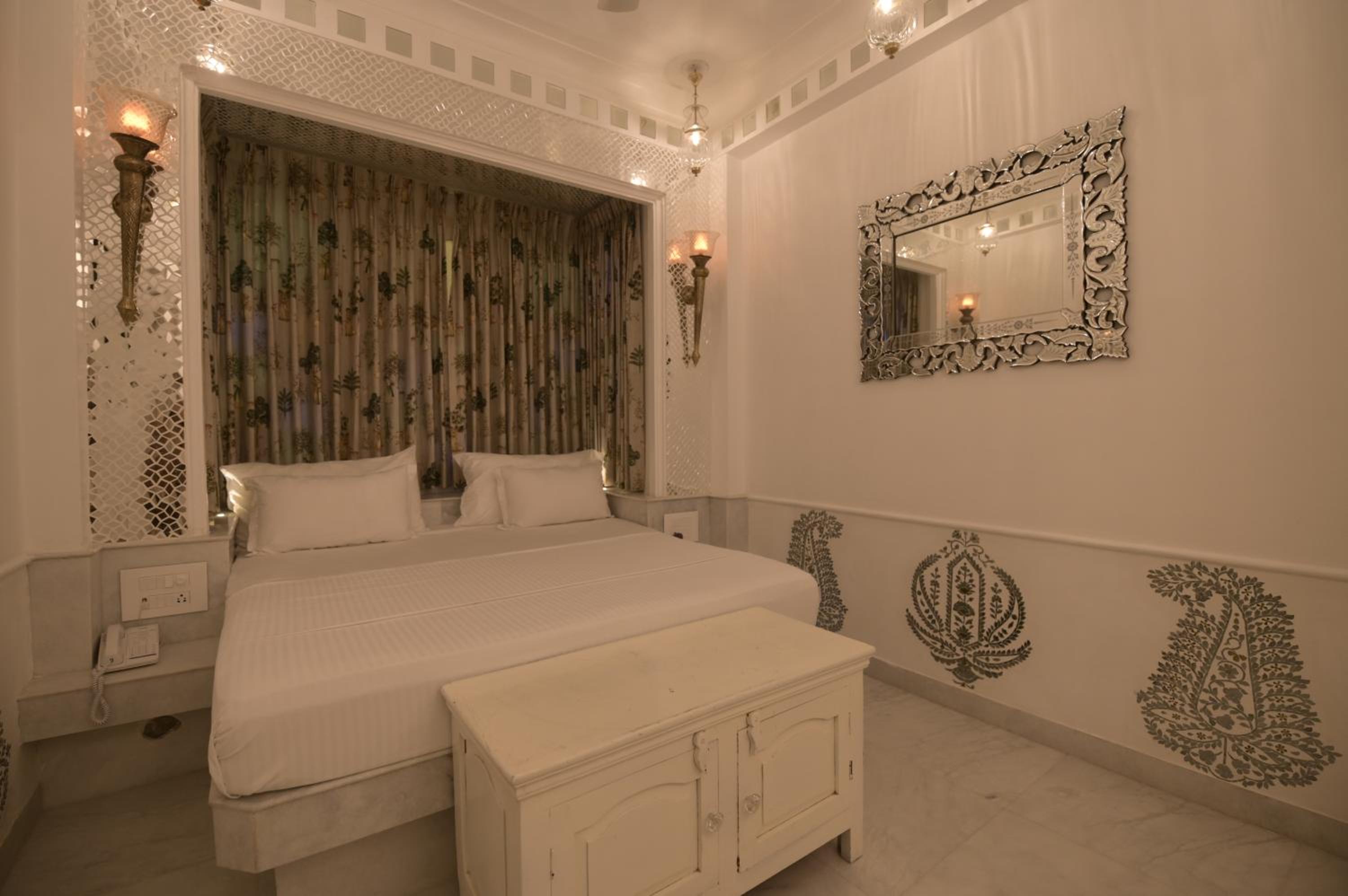 Standard Room Non Lake Facing :  Avail 15% Discount on all restaurant bills,50% Discount on any spa services (Valid for stay till 30th September 2025)