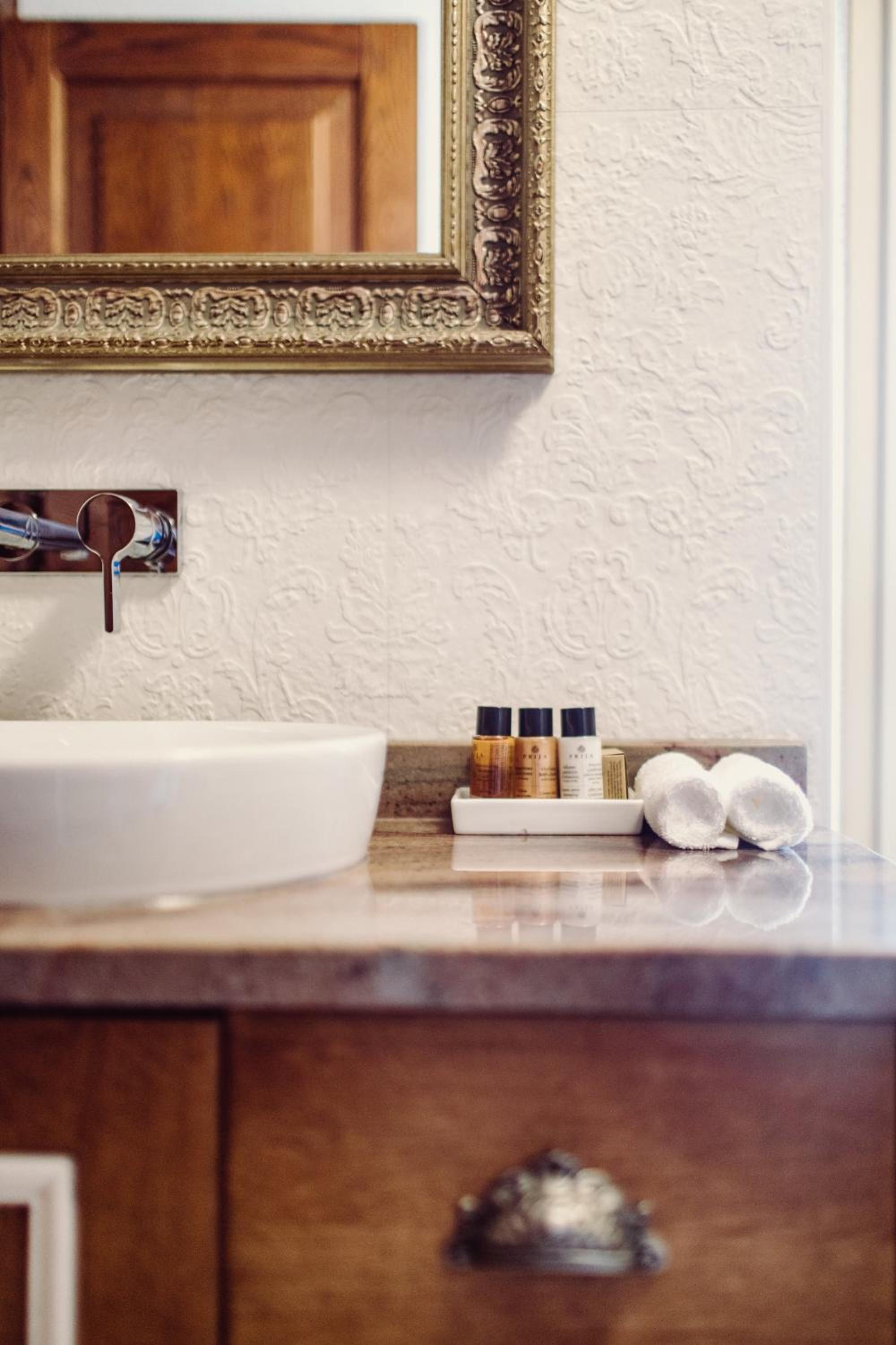 Luxury One-Bedroom Apartment