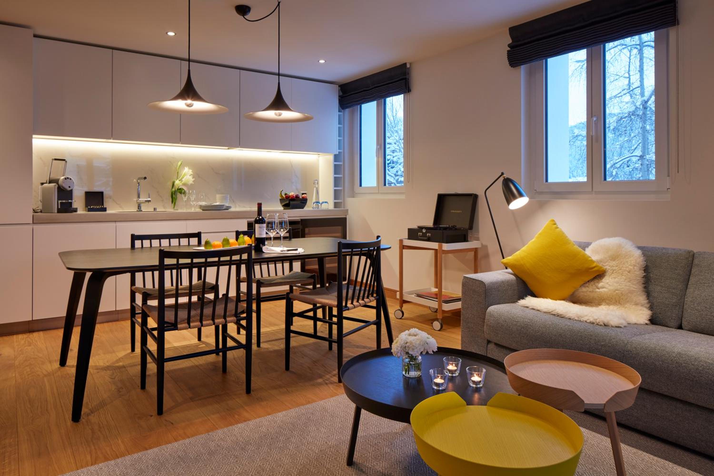 Studio Suite King Silver