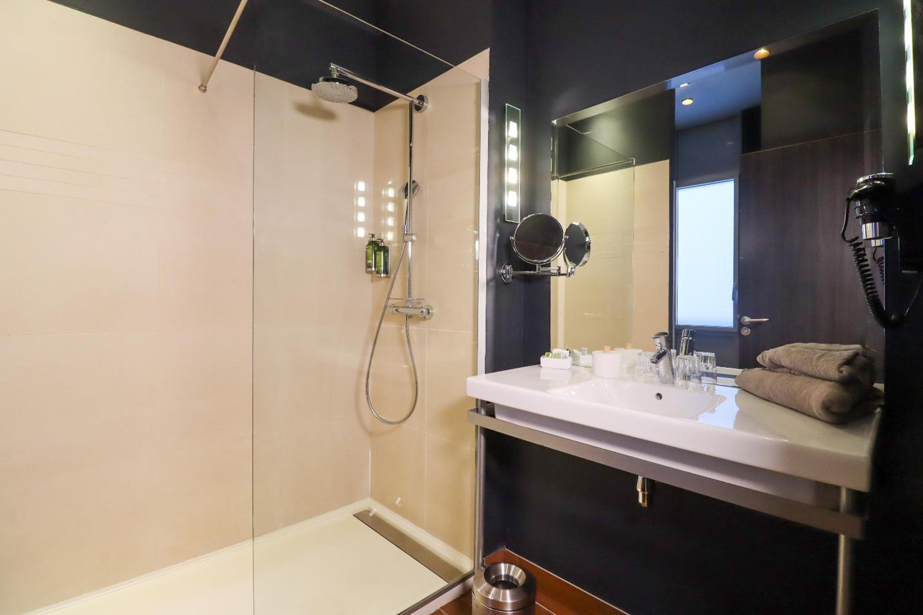 Classic Queen Room with Queen Bed - Non-Smoking