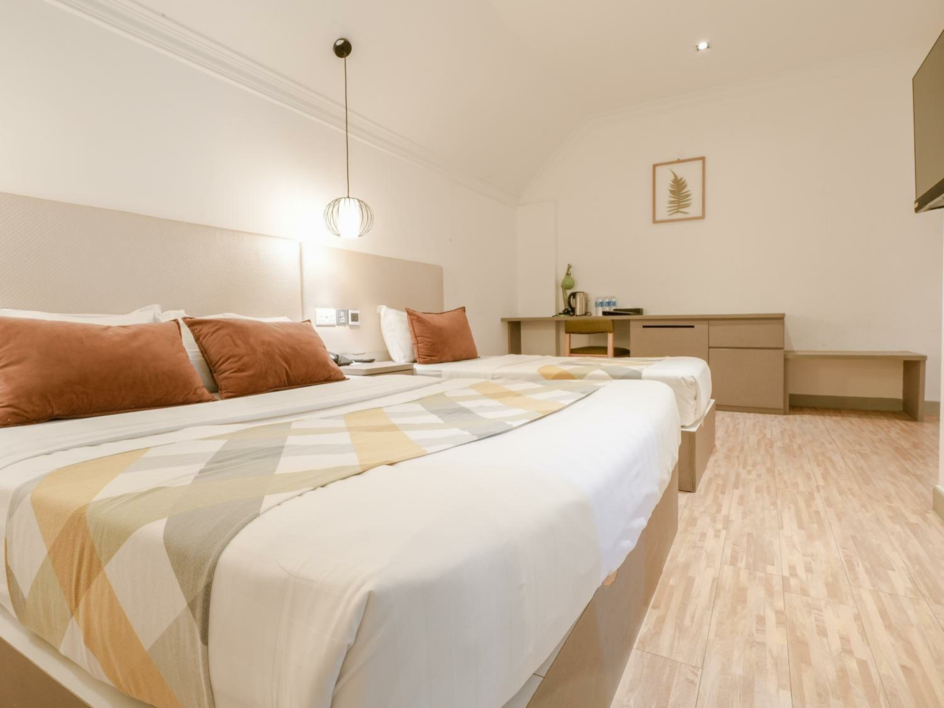 Superior Family, No Window