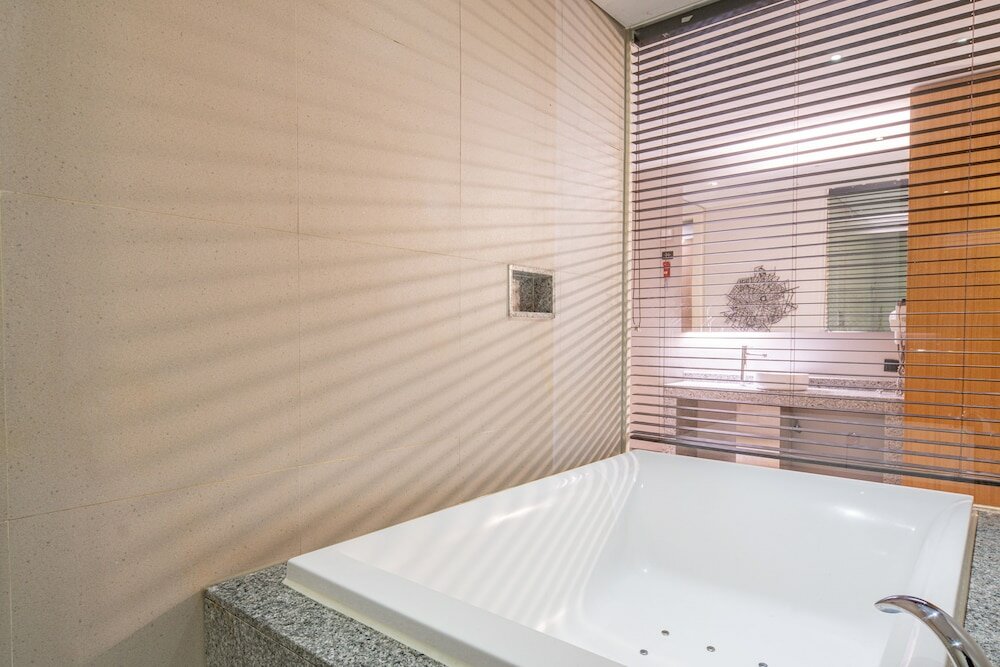 Royal Suite (TwinBed,Max 3 guests-Contact property)