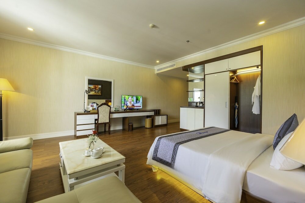 Suite King City View