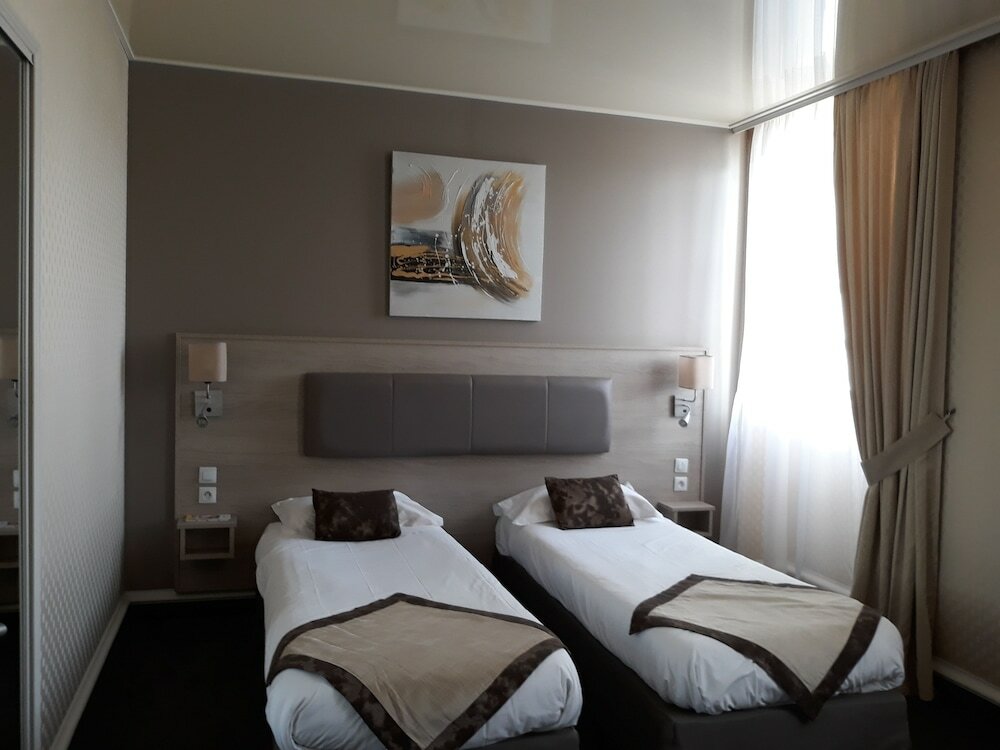 Family Room, 2 Bedrooms