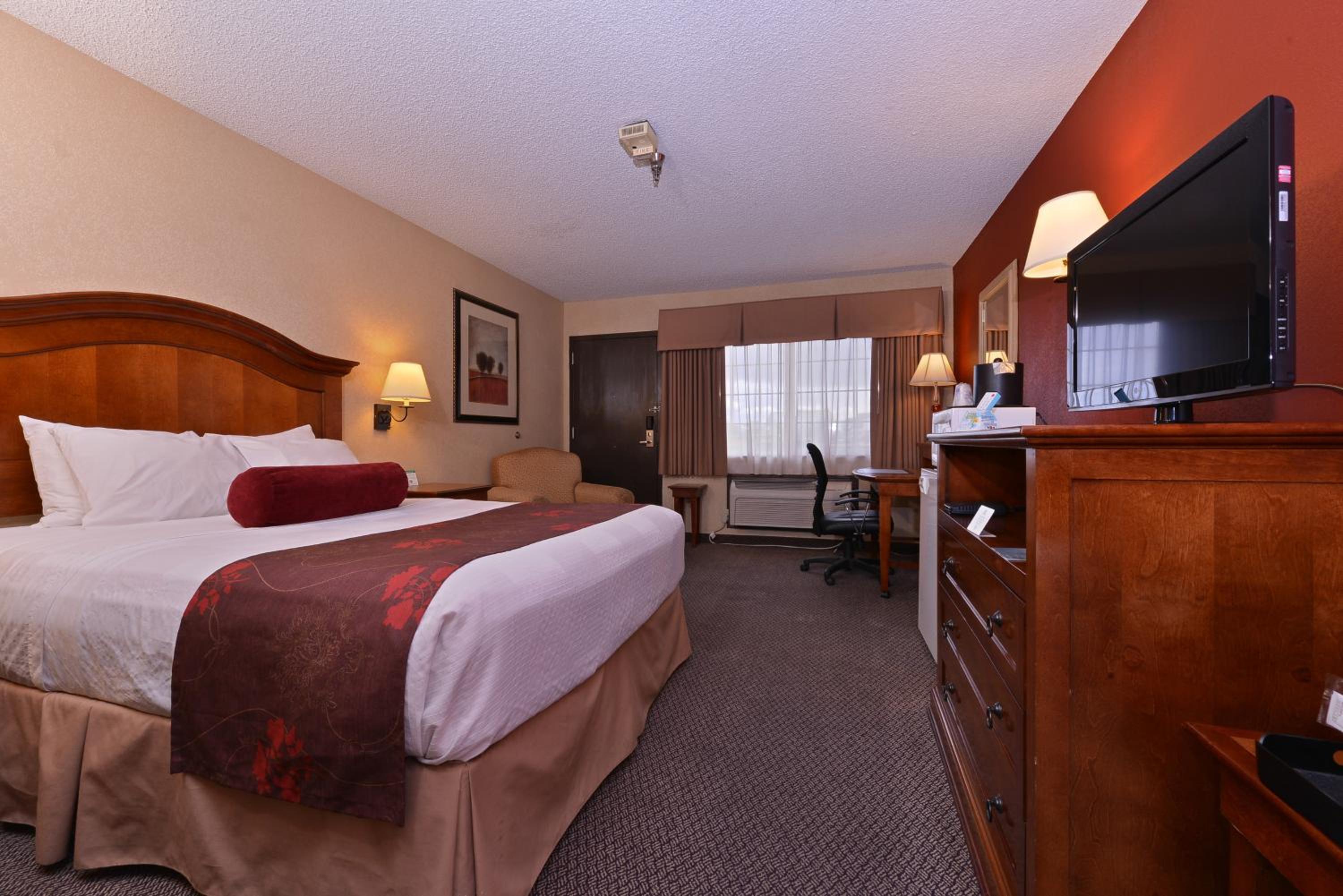 Queen Room with Two Queen Beds and Roll In Shower - Disability Access