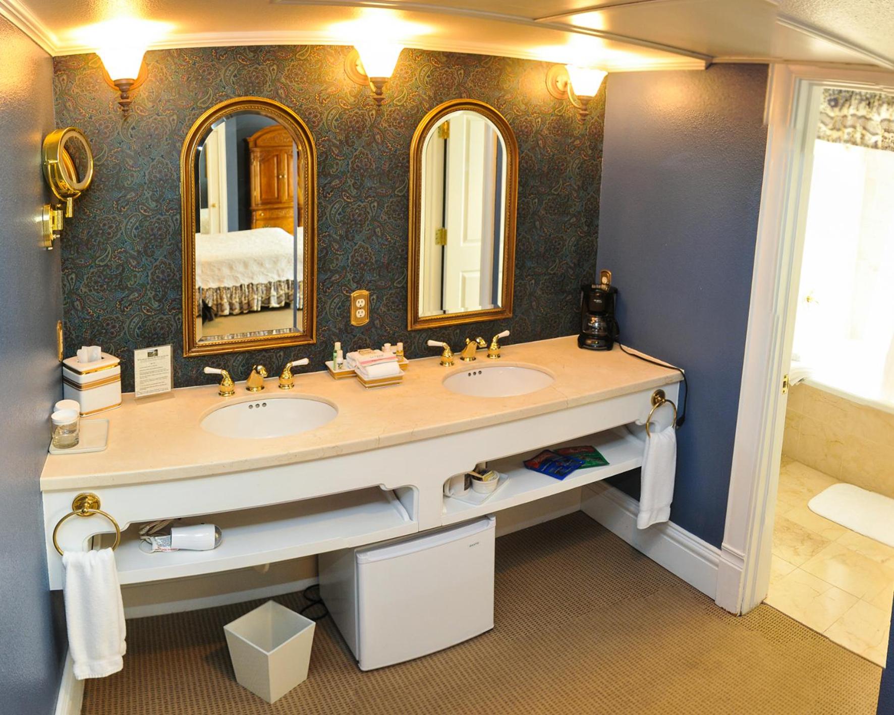 Deluxe King Suite