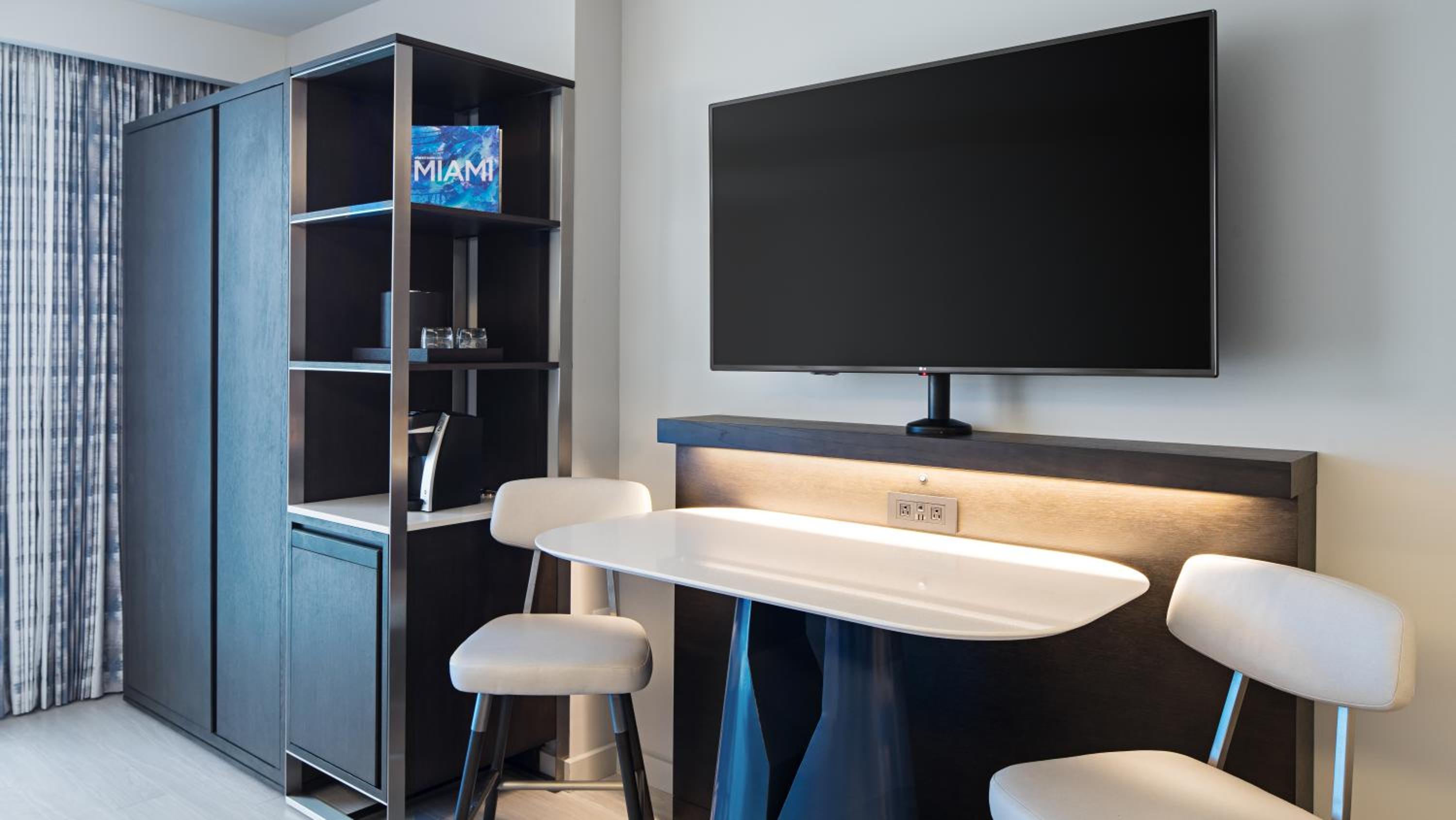 King Room with Balcony and Accessible Tub