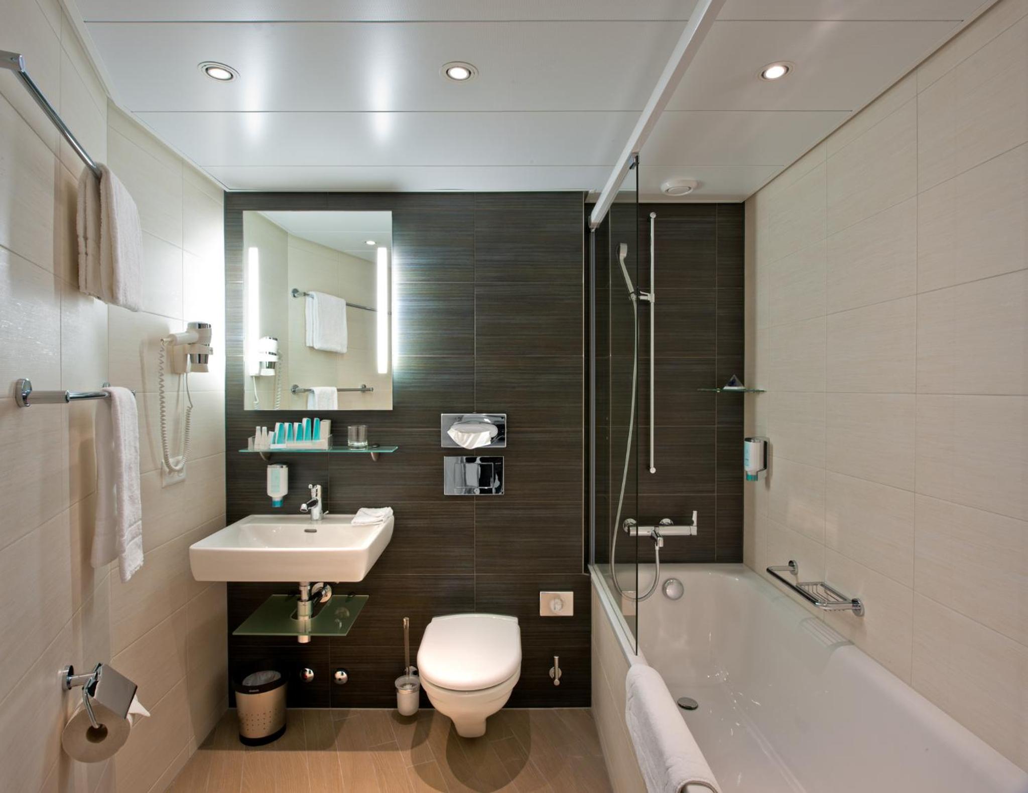 Standard Single Room - Street Side