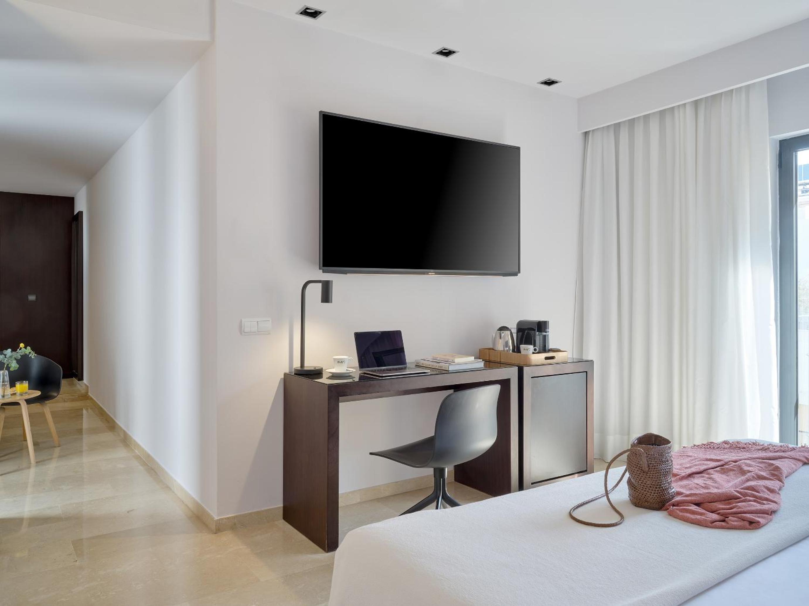 Double or Twin Room (1-2 Adults)