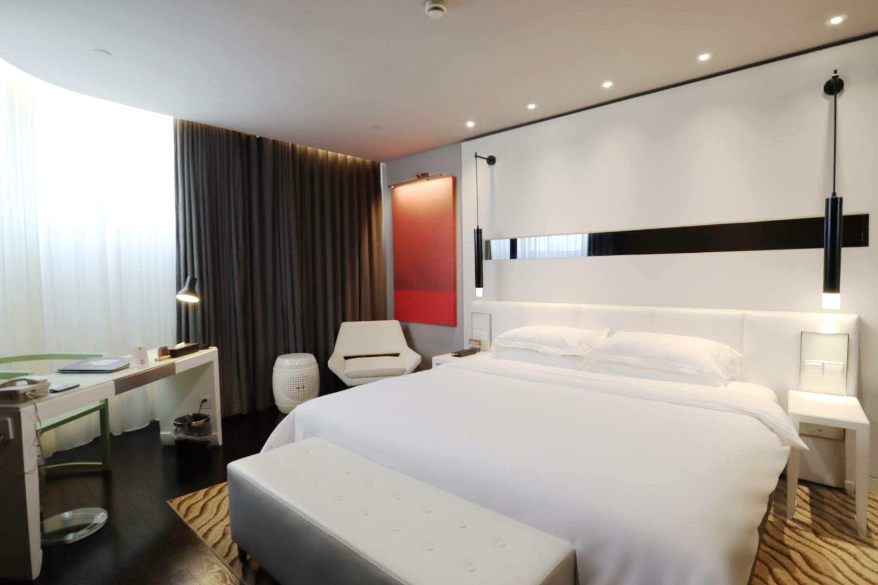 Ultra Sassy Double Suite