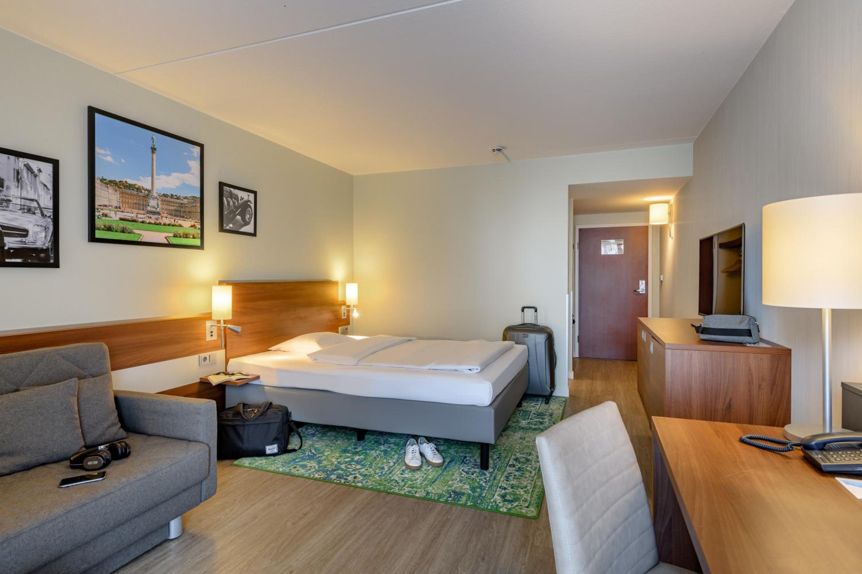 Standard Queen Room
