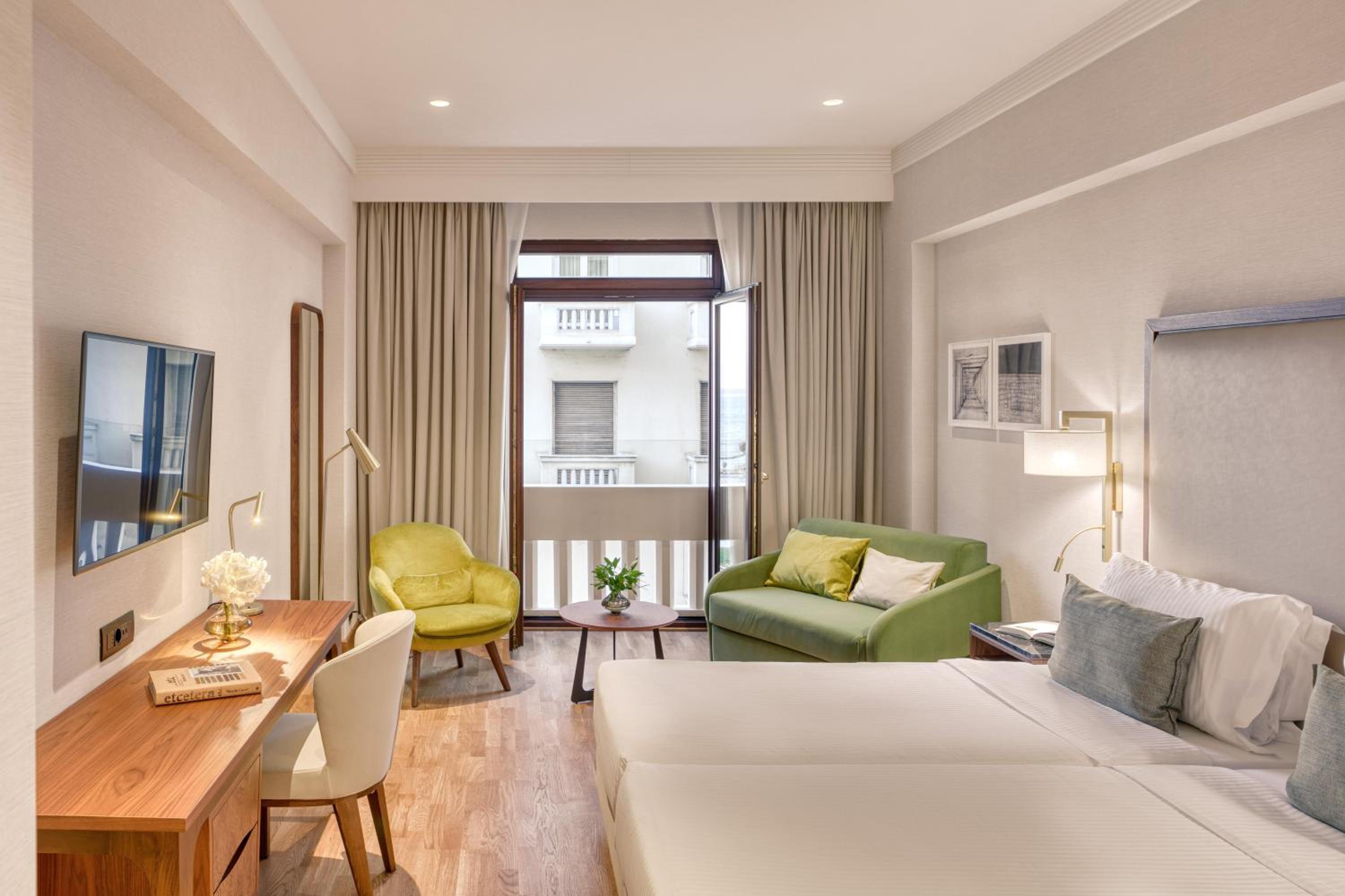 Superior Side View Triple