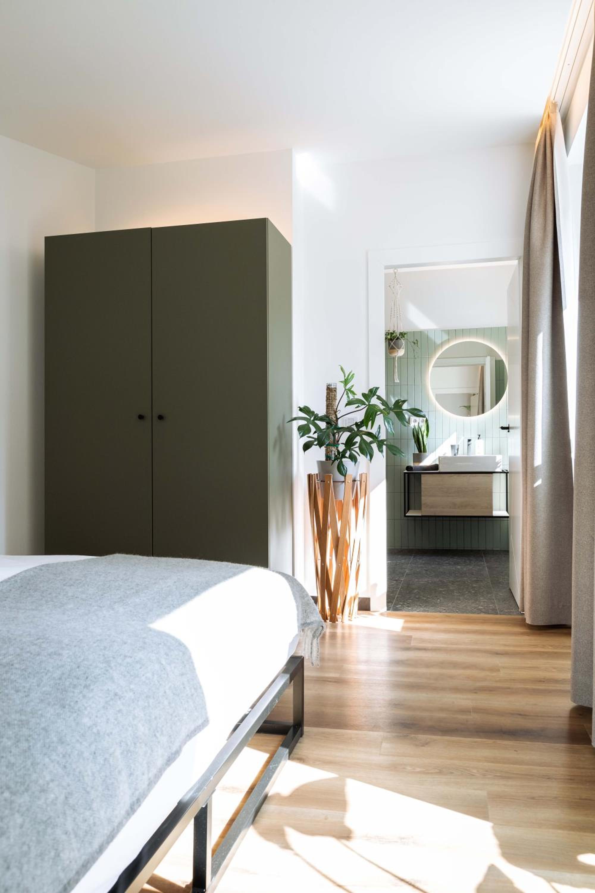 One Bedroom Apartment with Balcony 