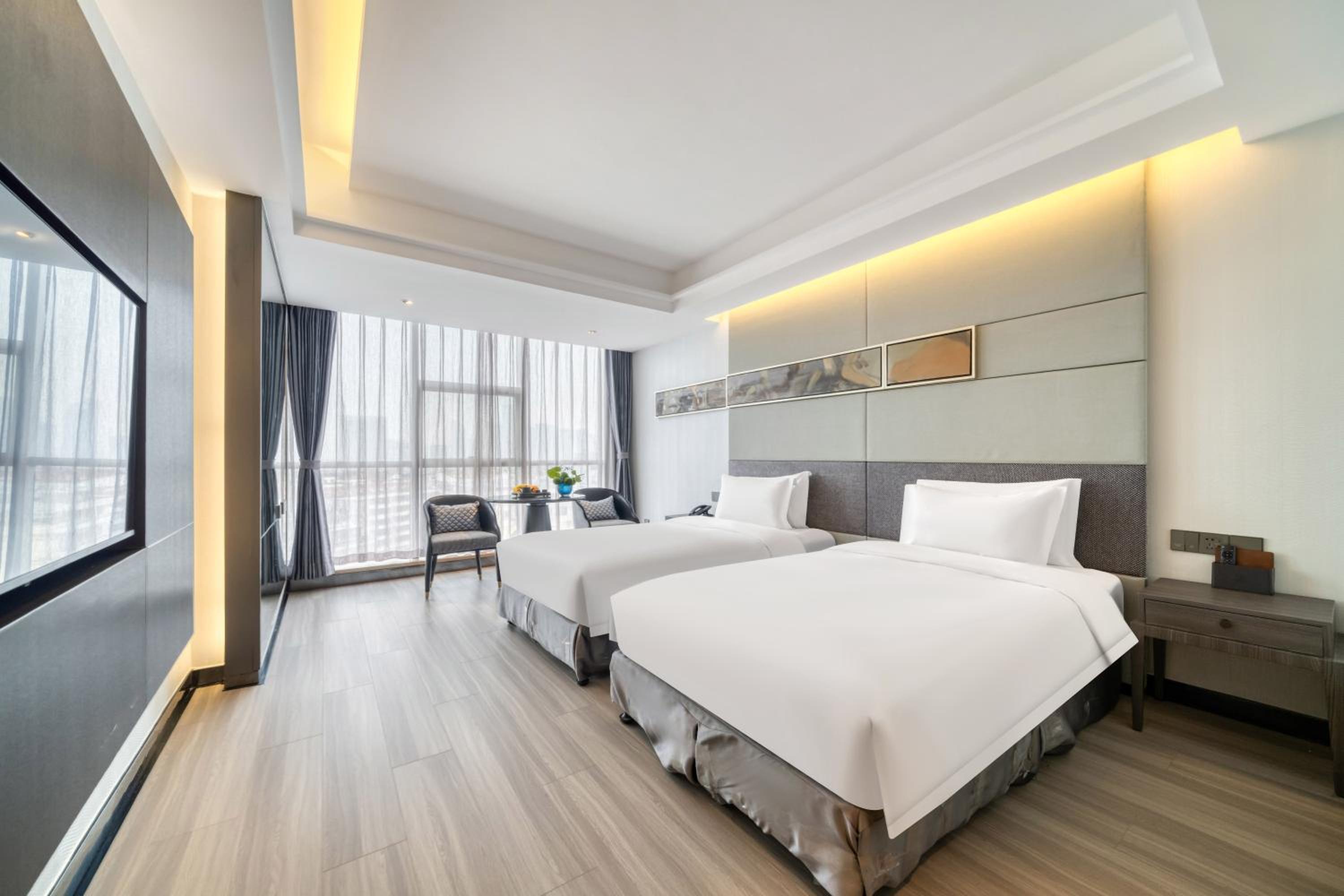 Deluxe King Bed Room with City View(Building A)