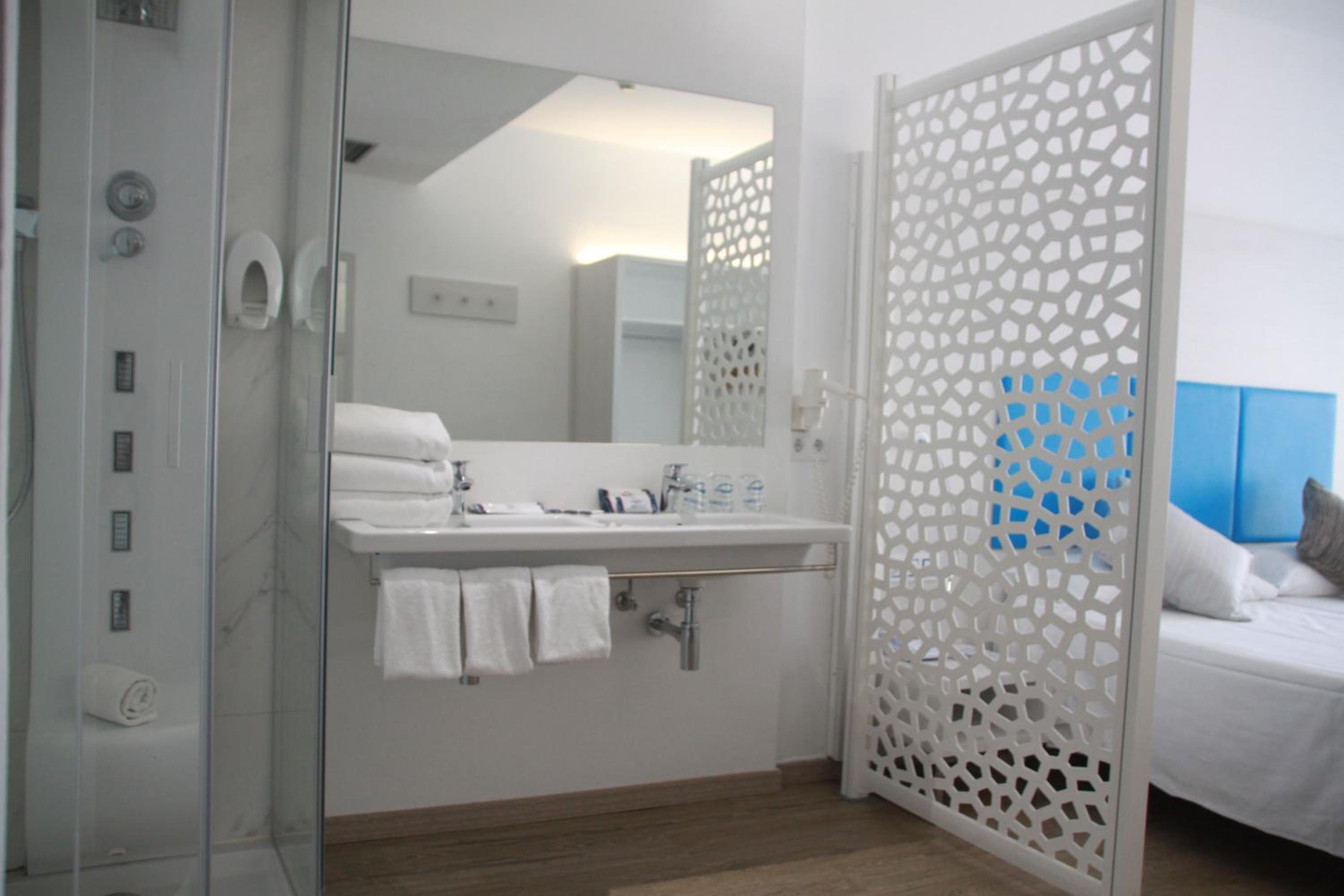 Deluxe Double Room with Shower