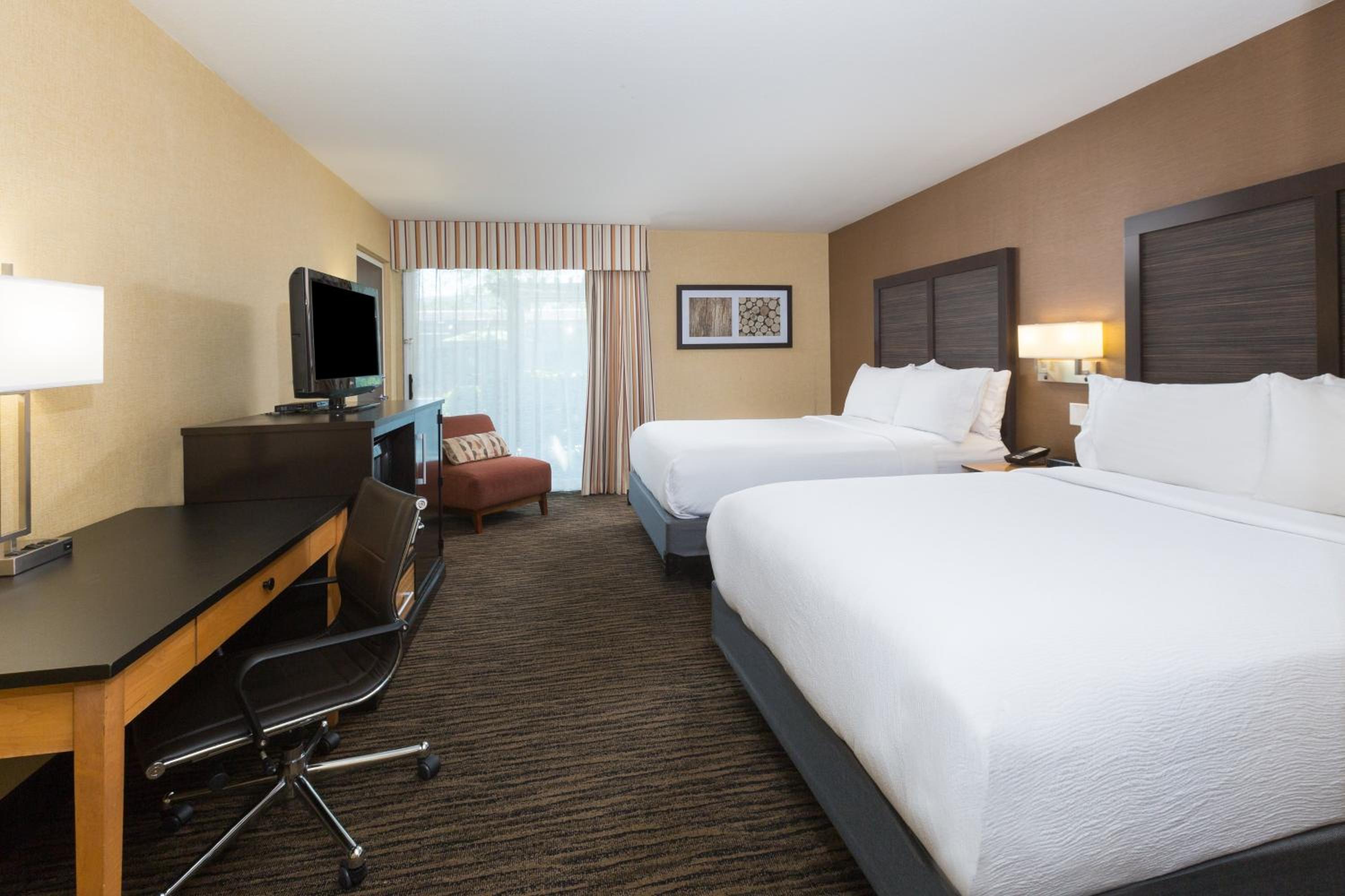 Queen Room with Two Queen Beds - Disability Access Hearing Accessible - Roll-In Shower