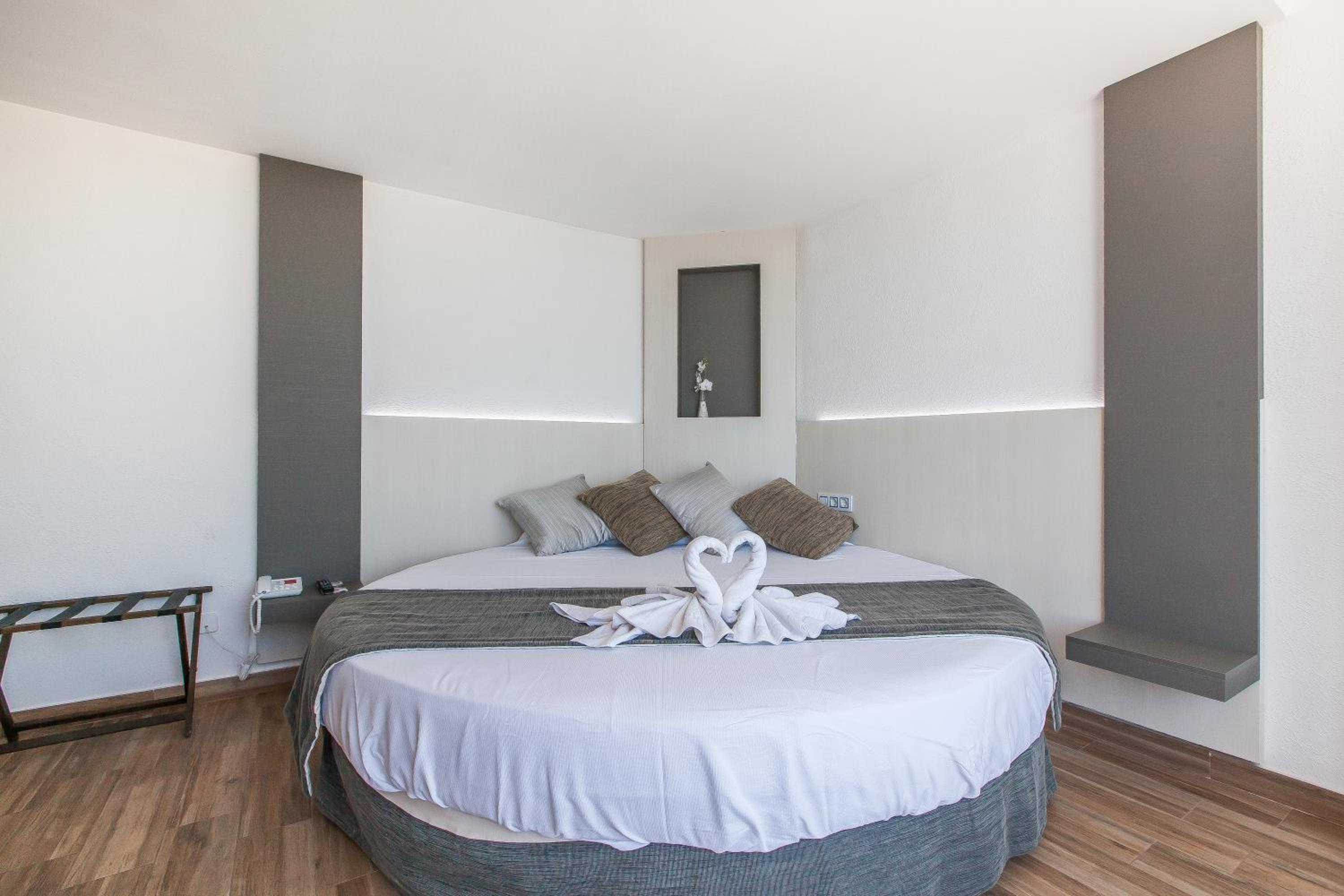 Junior Suite with Pool View