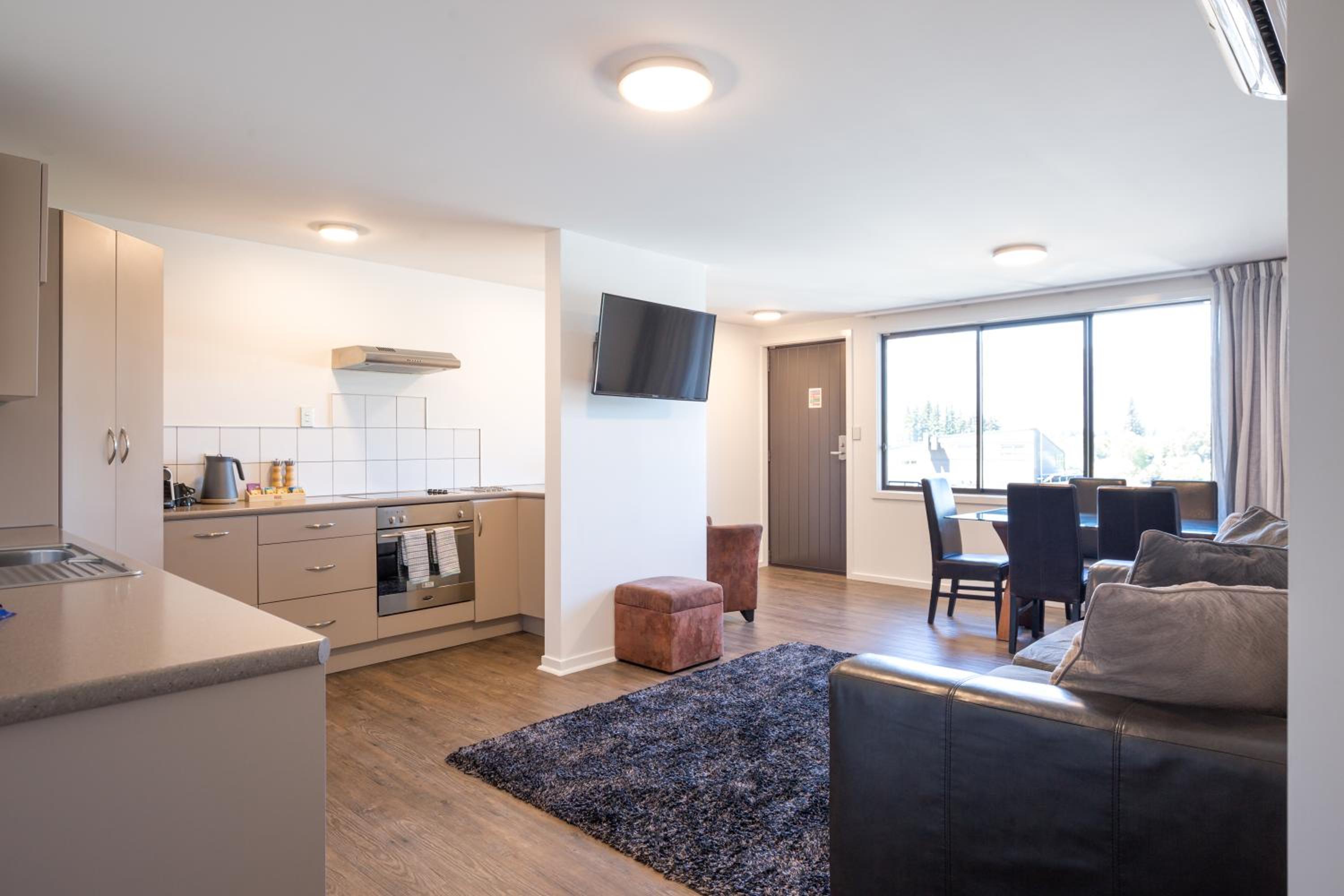 Apartment with Lake View