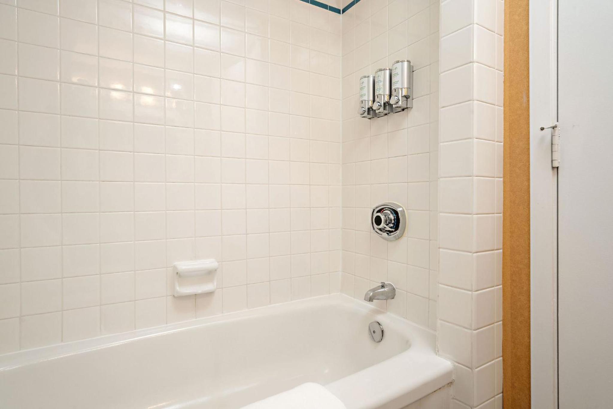 Courtyard Queen Room