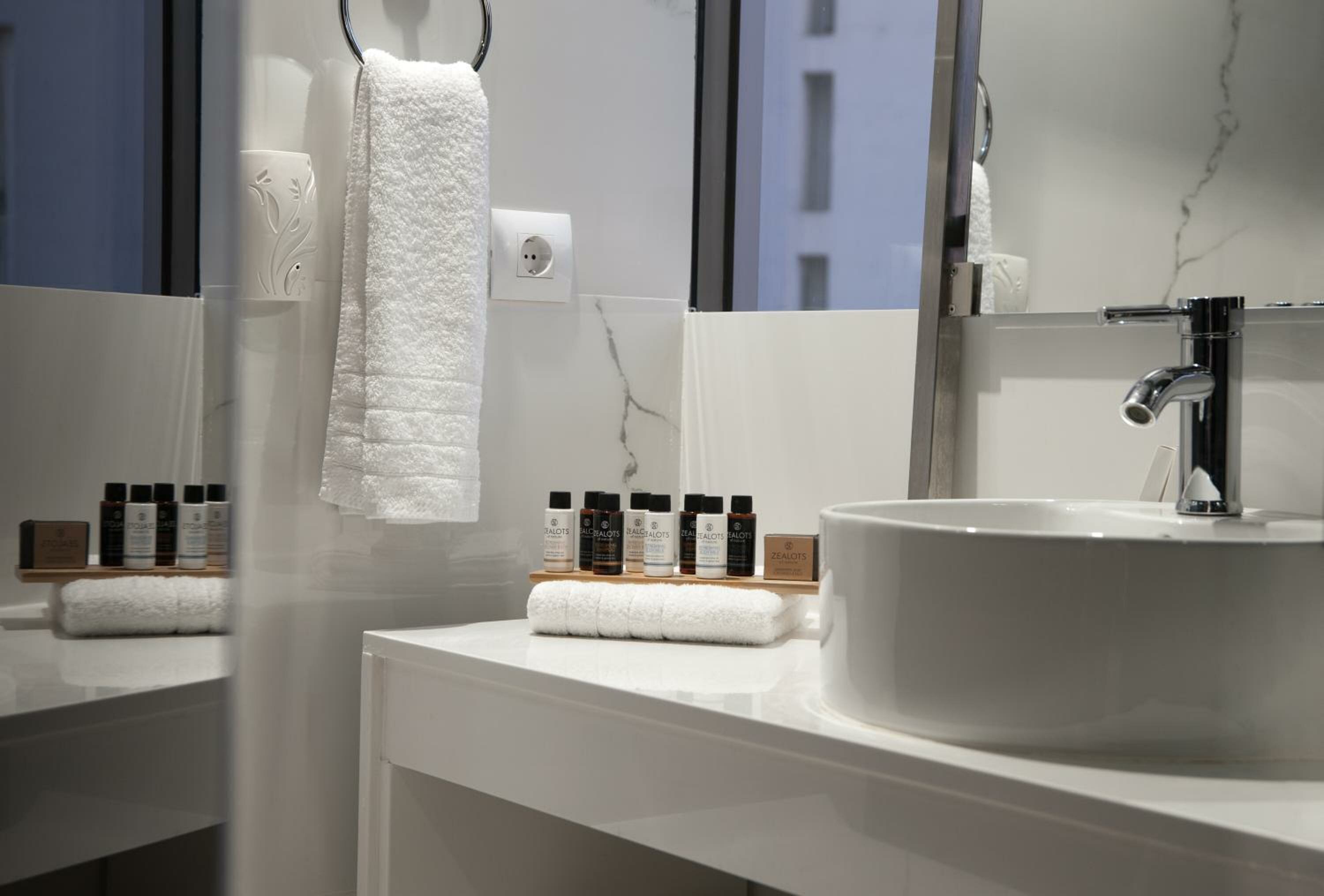 Lifestyle Suite with Acropolis View