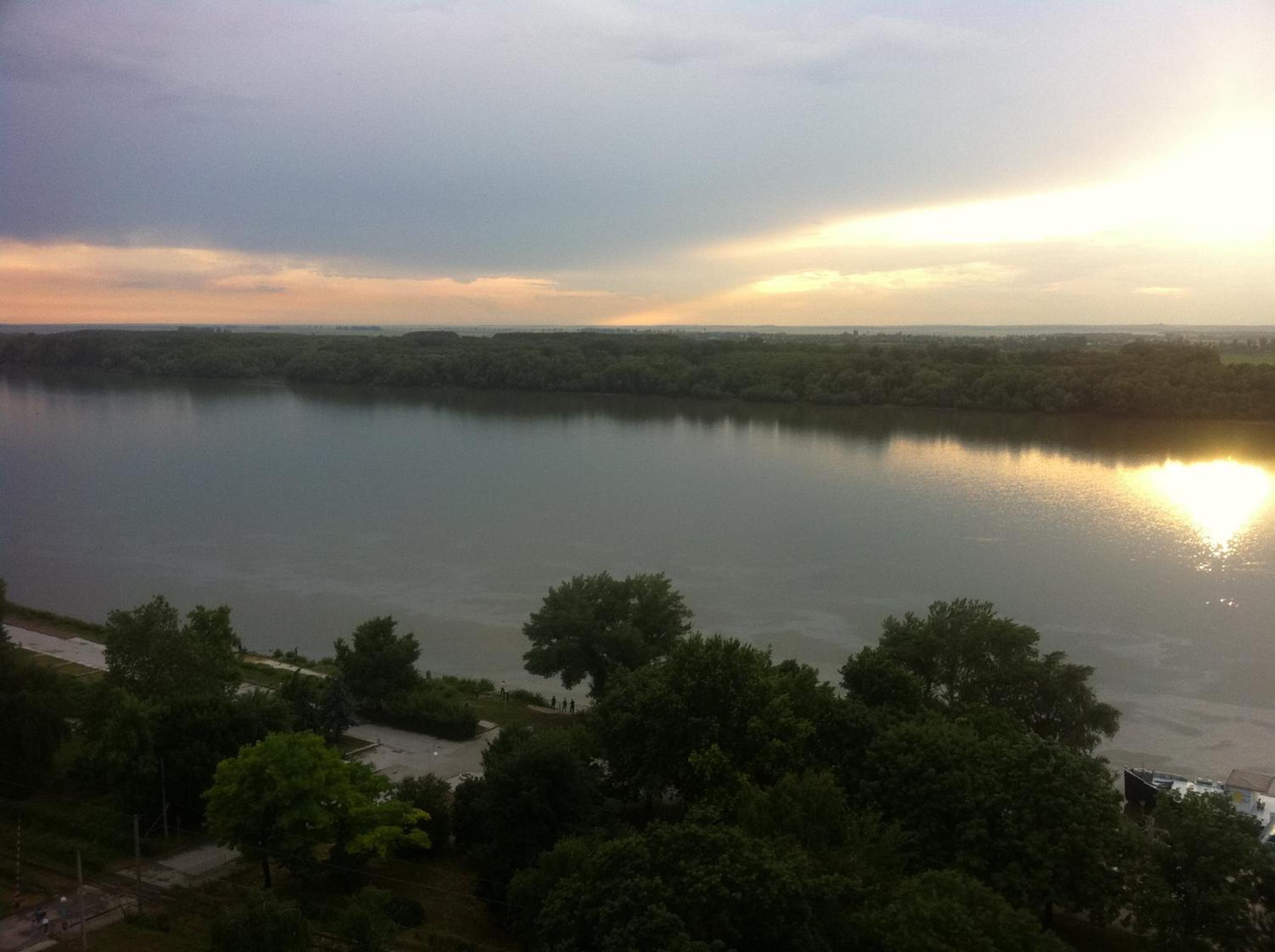 Executive Suite with River View and Free Parking