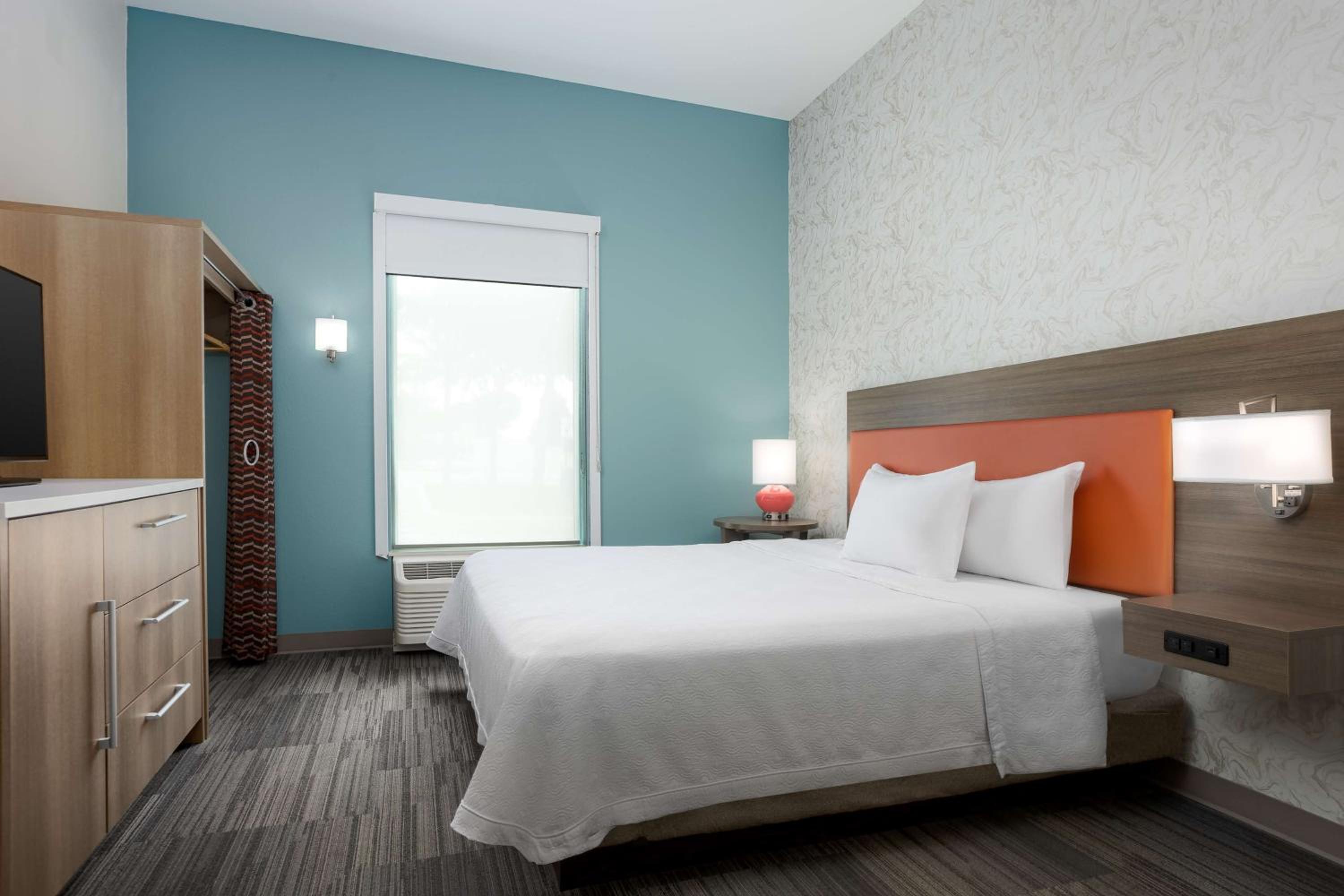 One-Bedroom King Suite - Non-Smoking