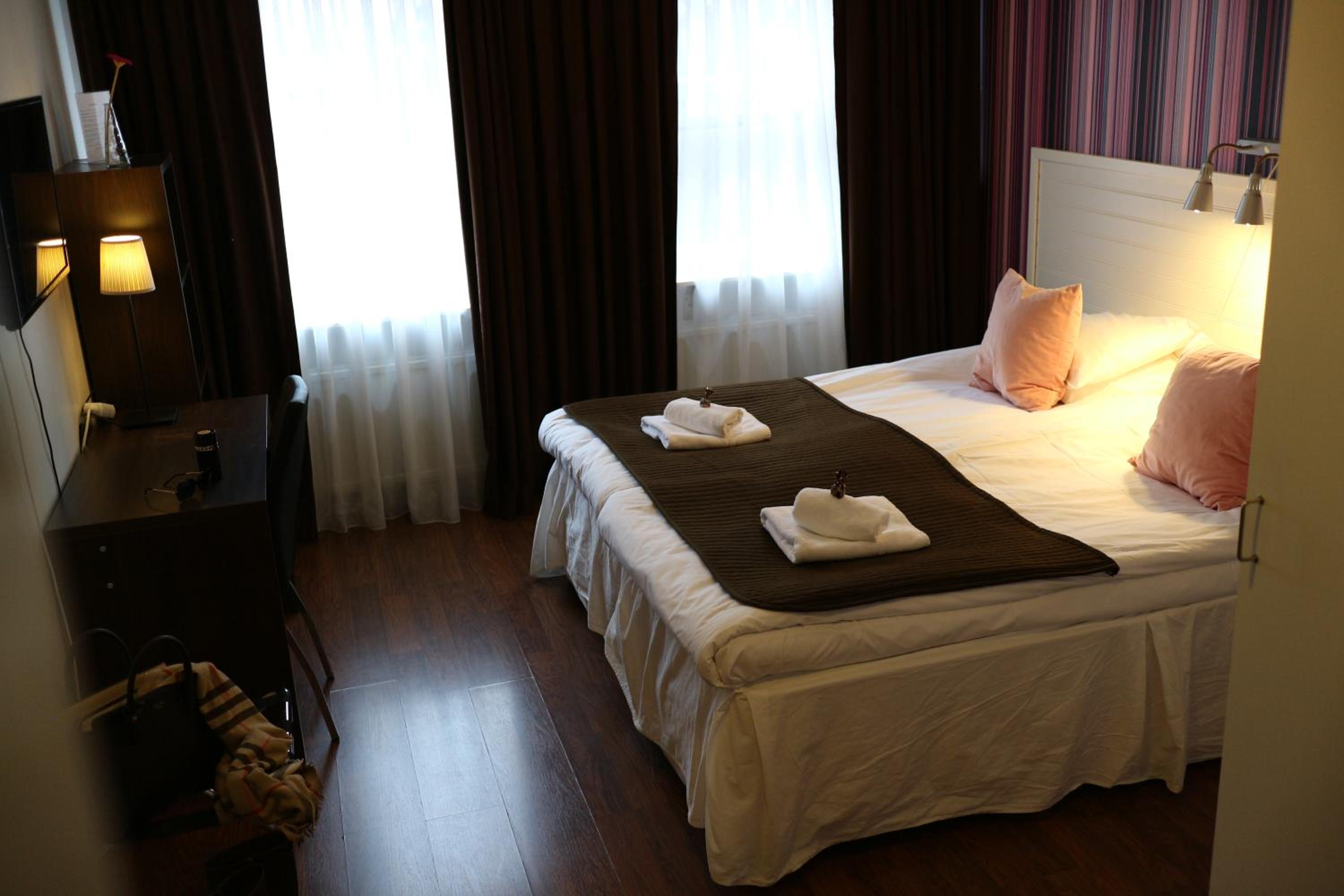 Family Room (2 Adults + 2 Children)