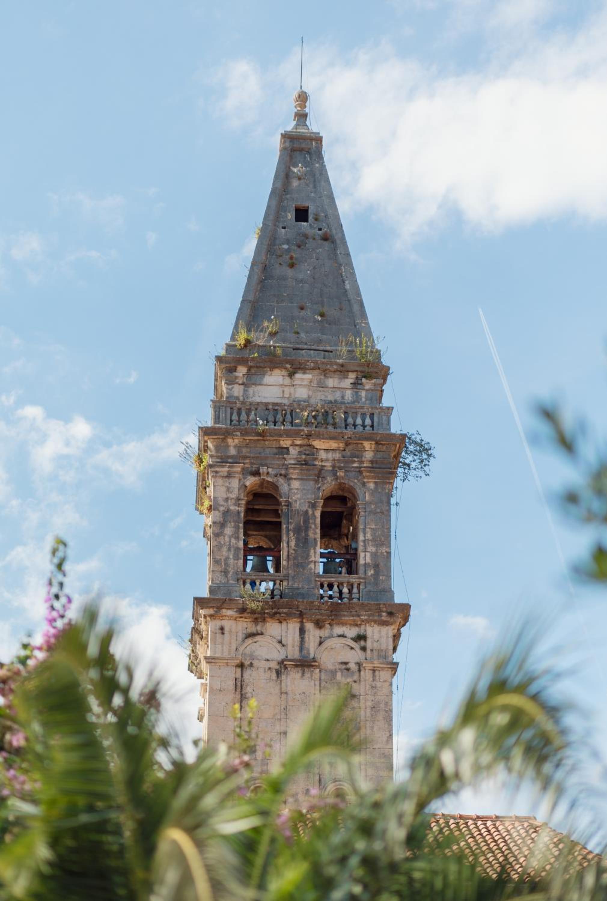 Private Entrance Three Bedroom Villa with Private Garden and Pool / Annex A