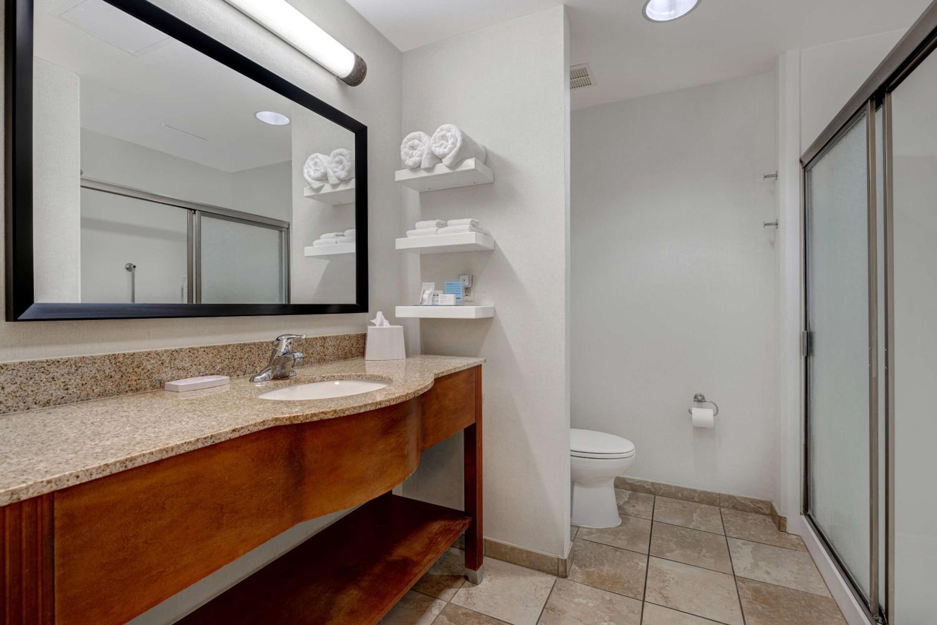 King Room with King Bed - Non-Smoking