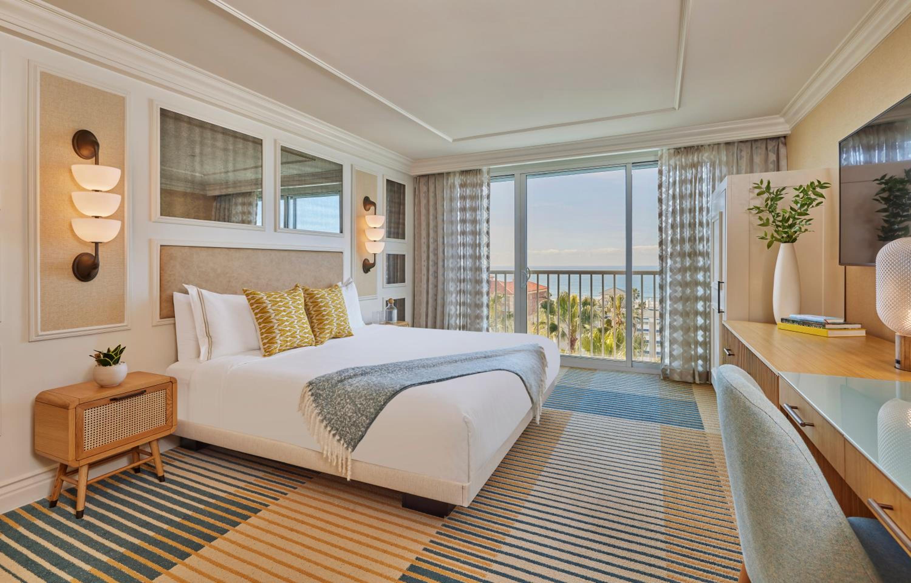 Mobility/Hearing Accessible Ocean View King, Roll-in Shower