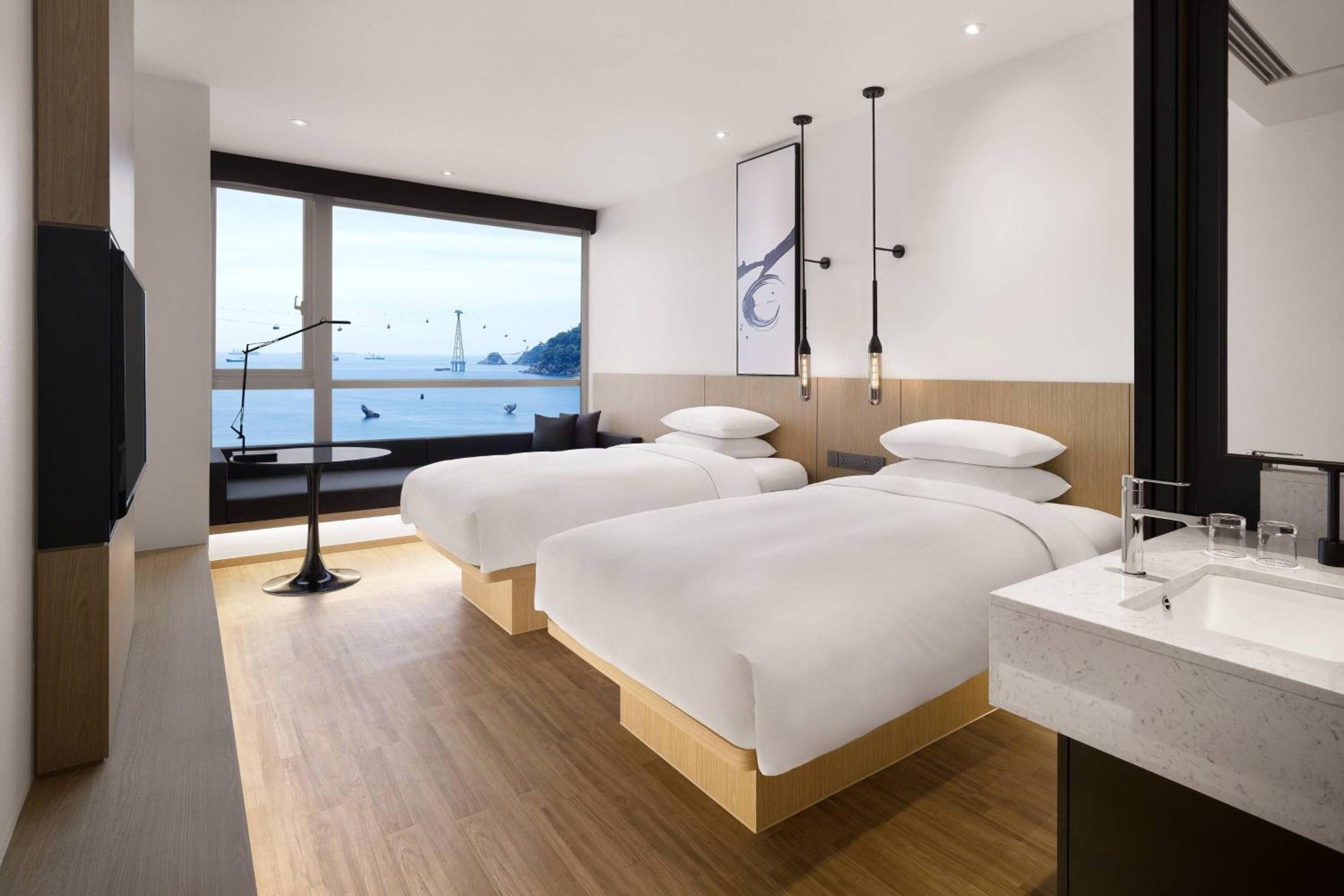 Deluxe Guest Room - High Floor, Twin/Single 2 Bed(s)