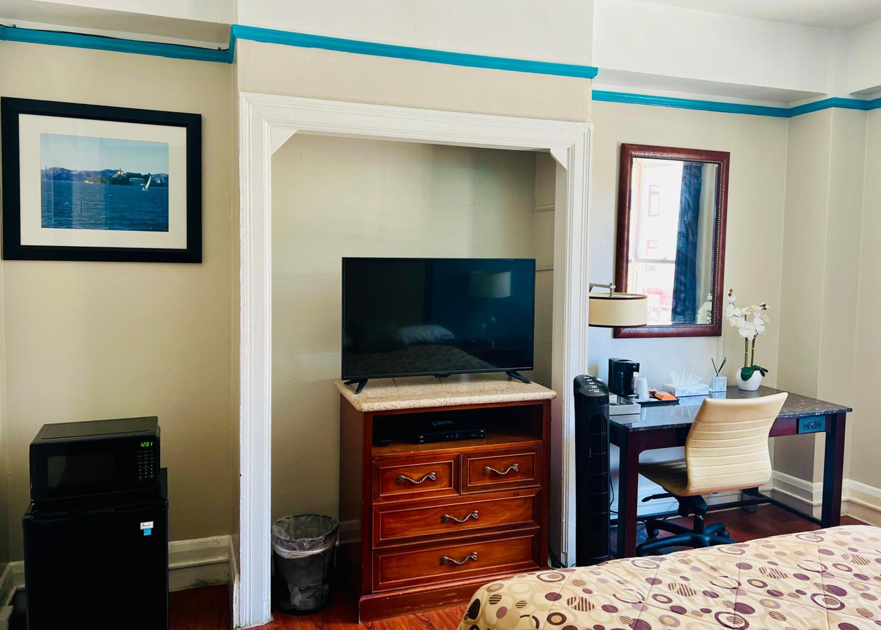 Queen Room with Private Bathroom