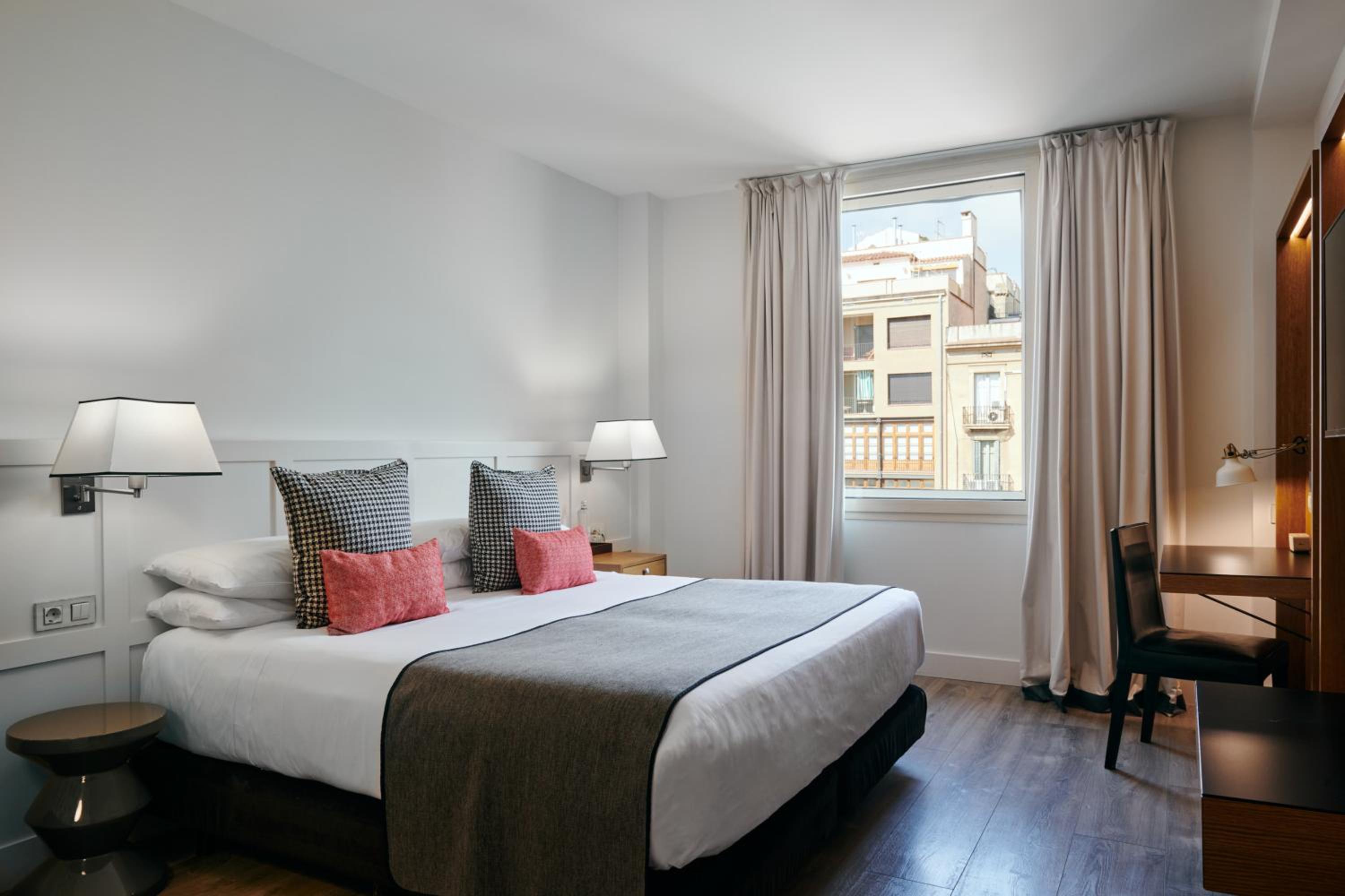 Superior Exterior Room