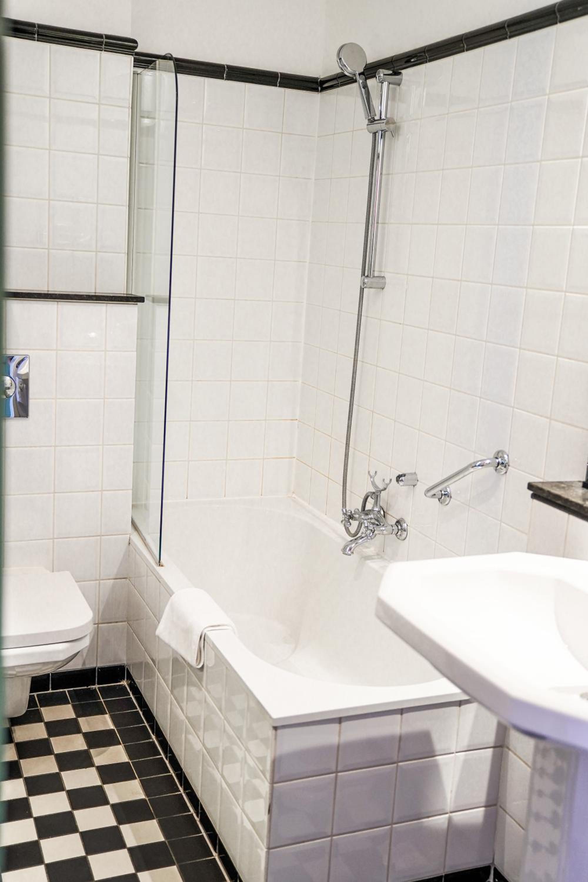 Superior Room with Shower and Bath