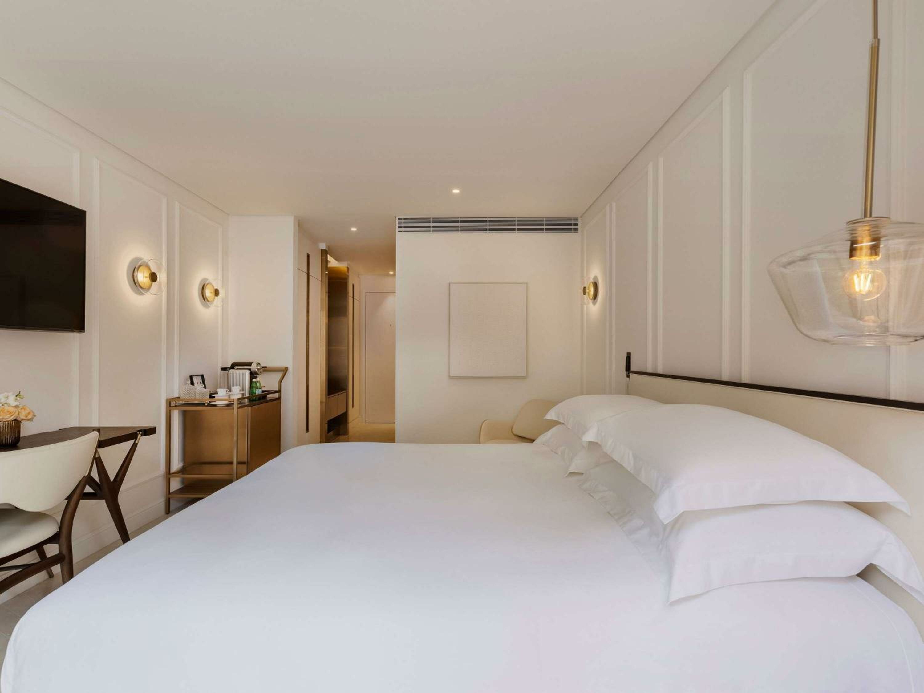 Superior Room with One King Bed or Twin Beds