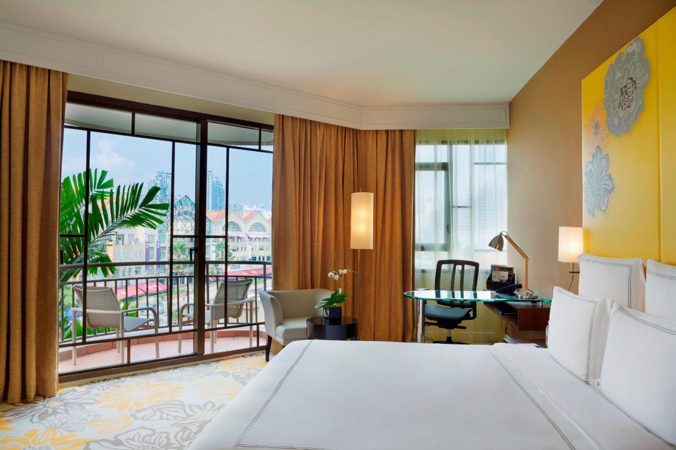 Select Clarke Quay with Breakfast, Afternoon Tea and Happy Hour
