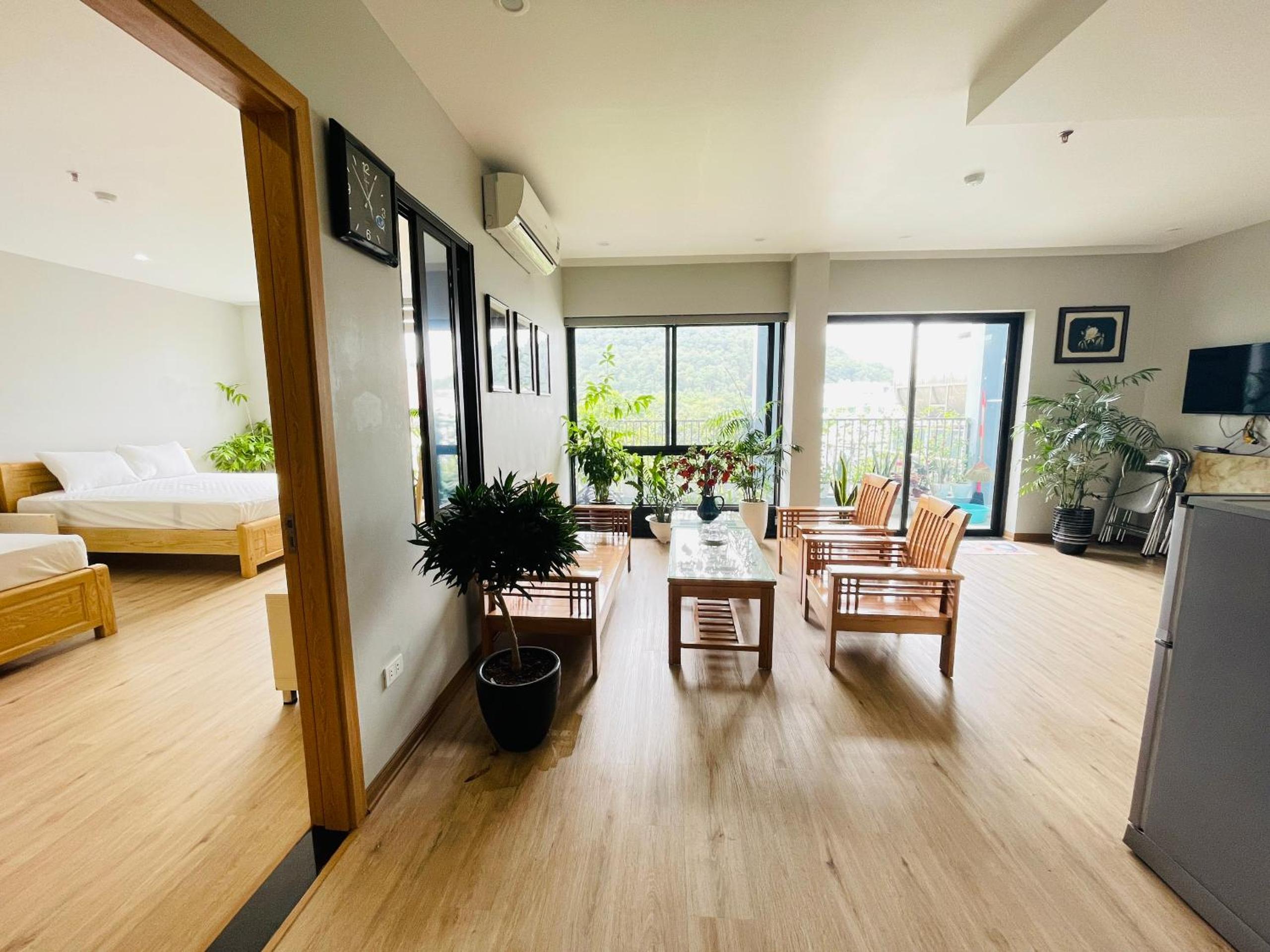 Apartment with Mountain View