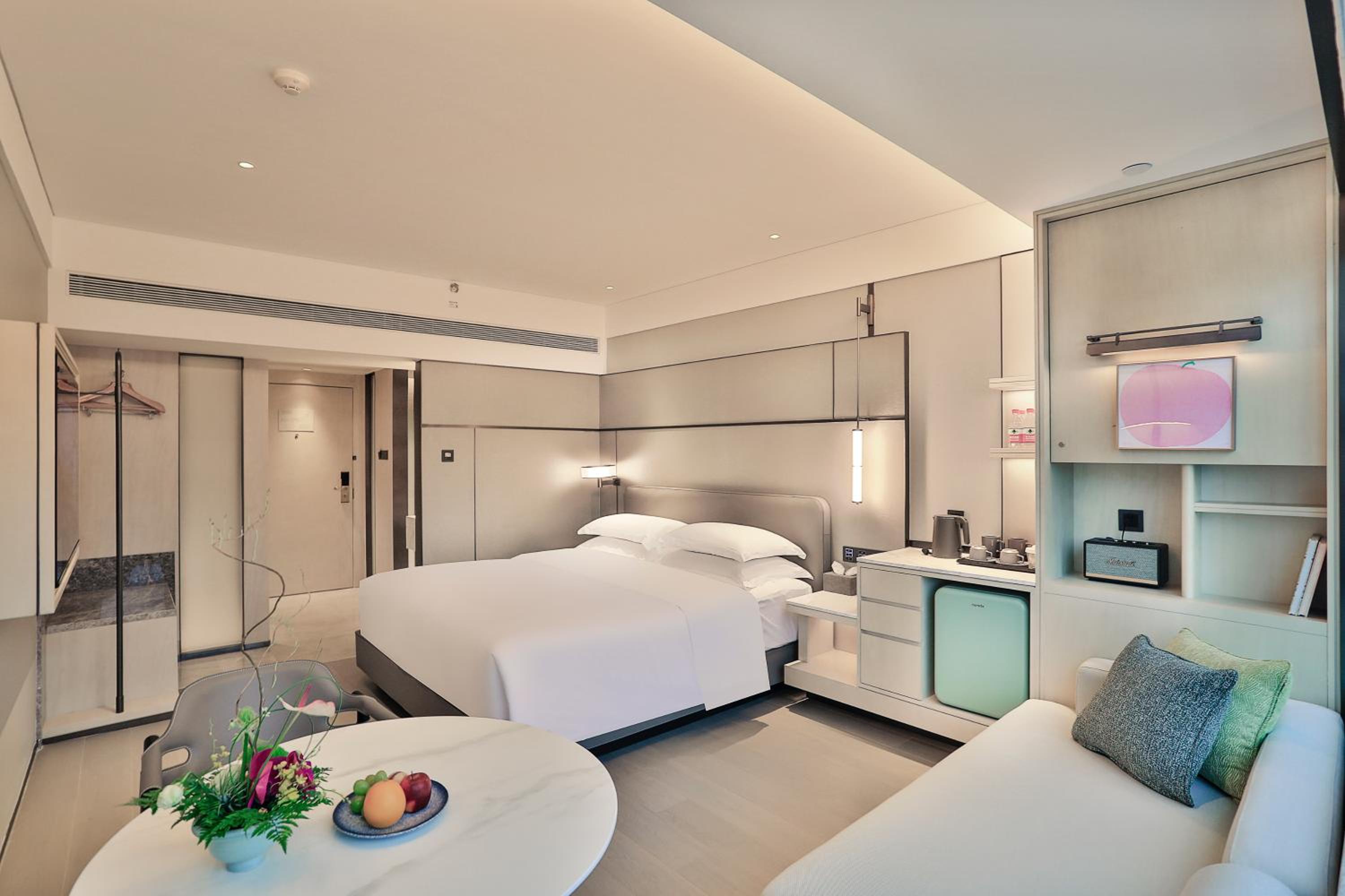 Business Queen Room