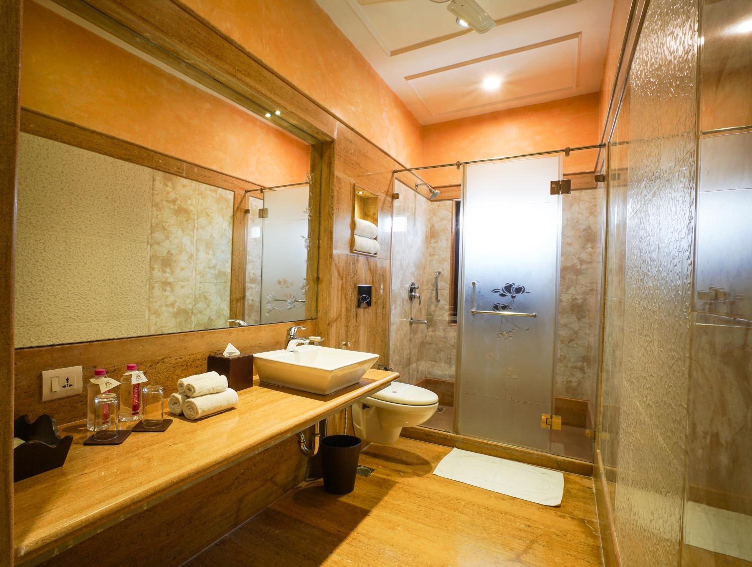 Deluxe Double Room: 20% off on session of Spa, 10% off on food & beverage services, 15 % off On Laundry