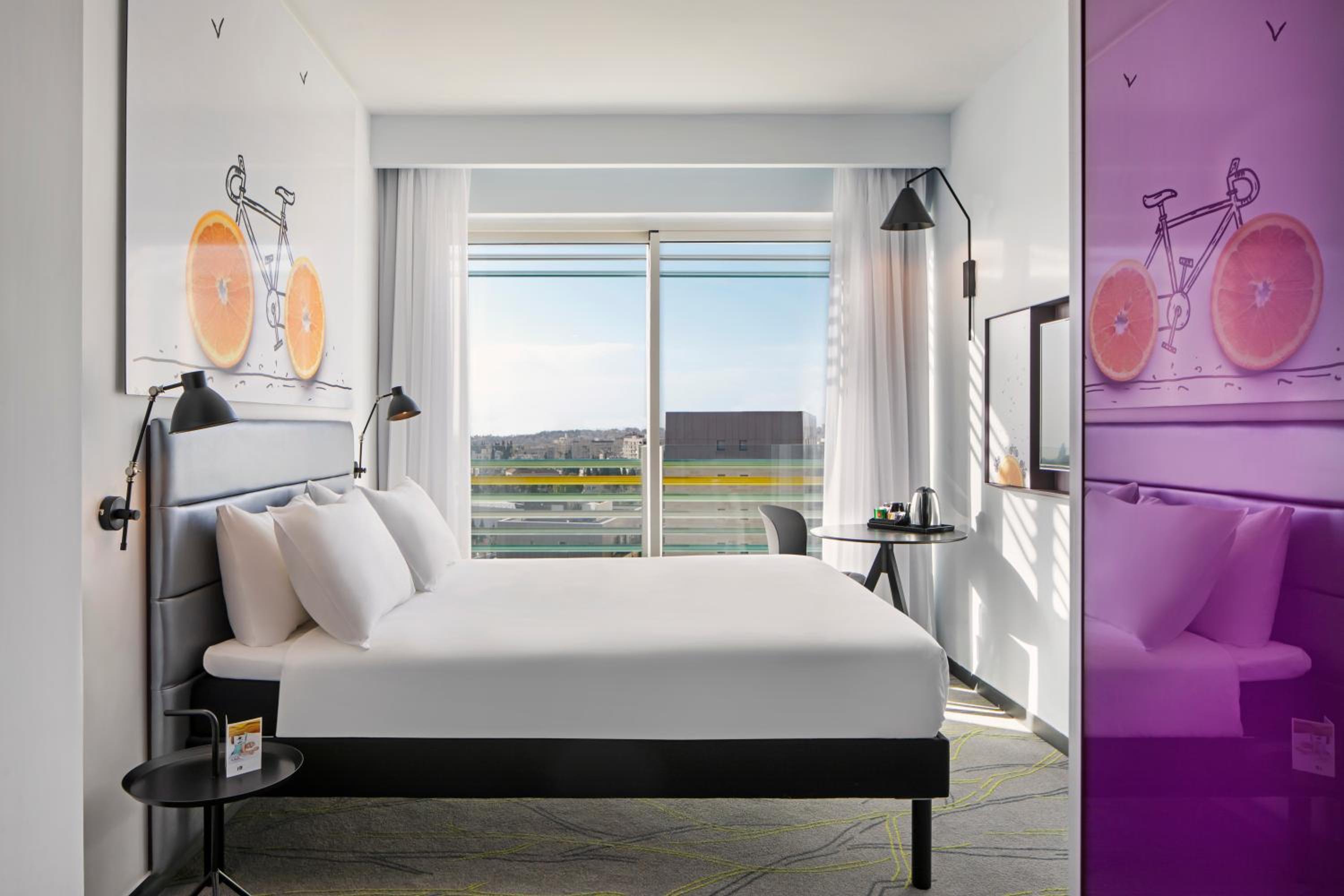 Superior Queen Room with City View